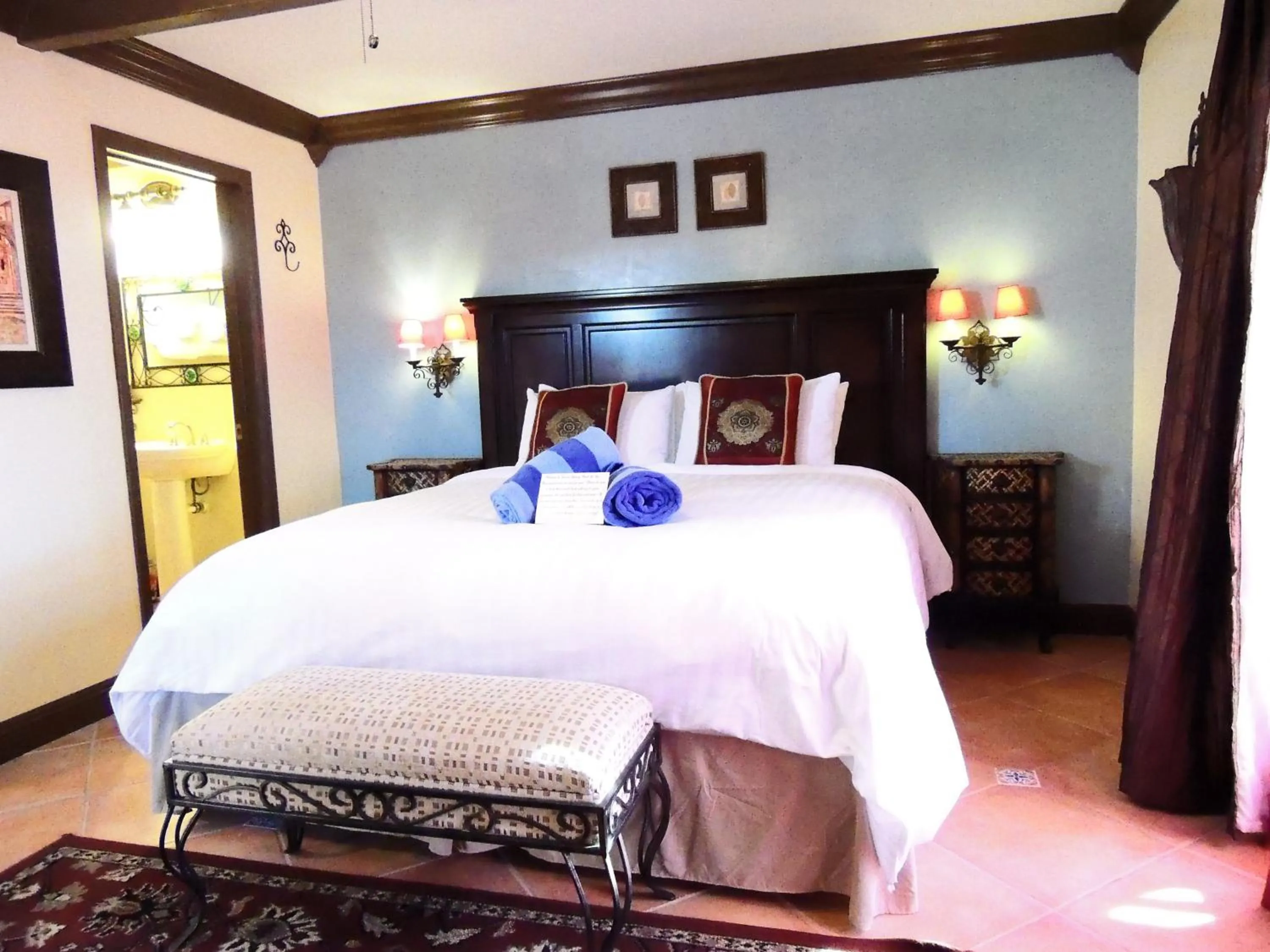 Bed in Tuscan Springs Hotel & Spa