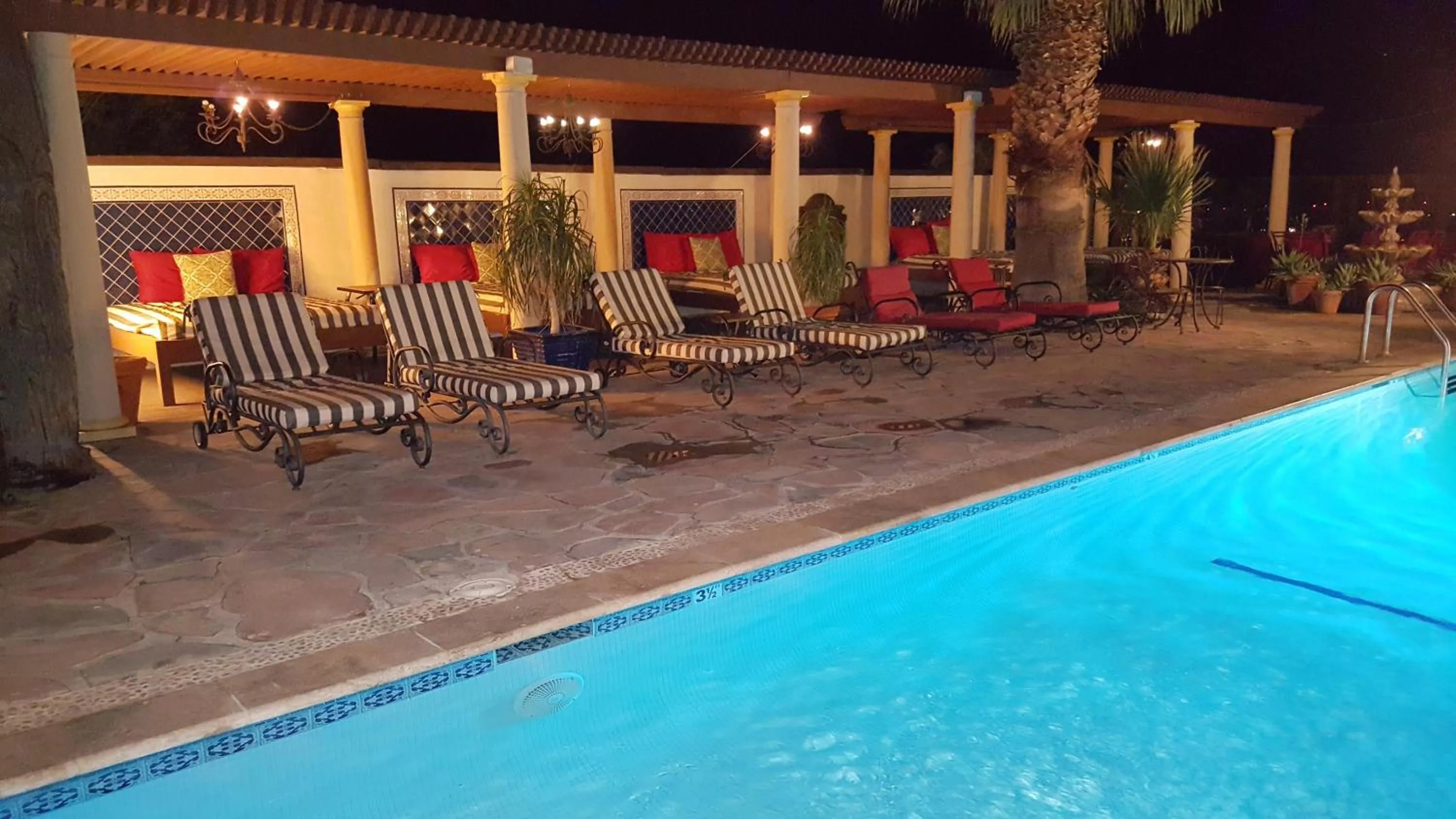 Swimming pool in Tuscan Springs Hotel & Spa