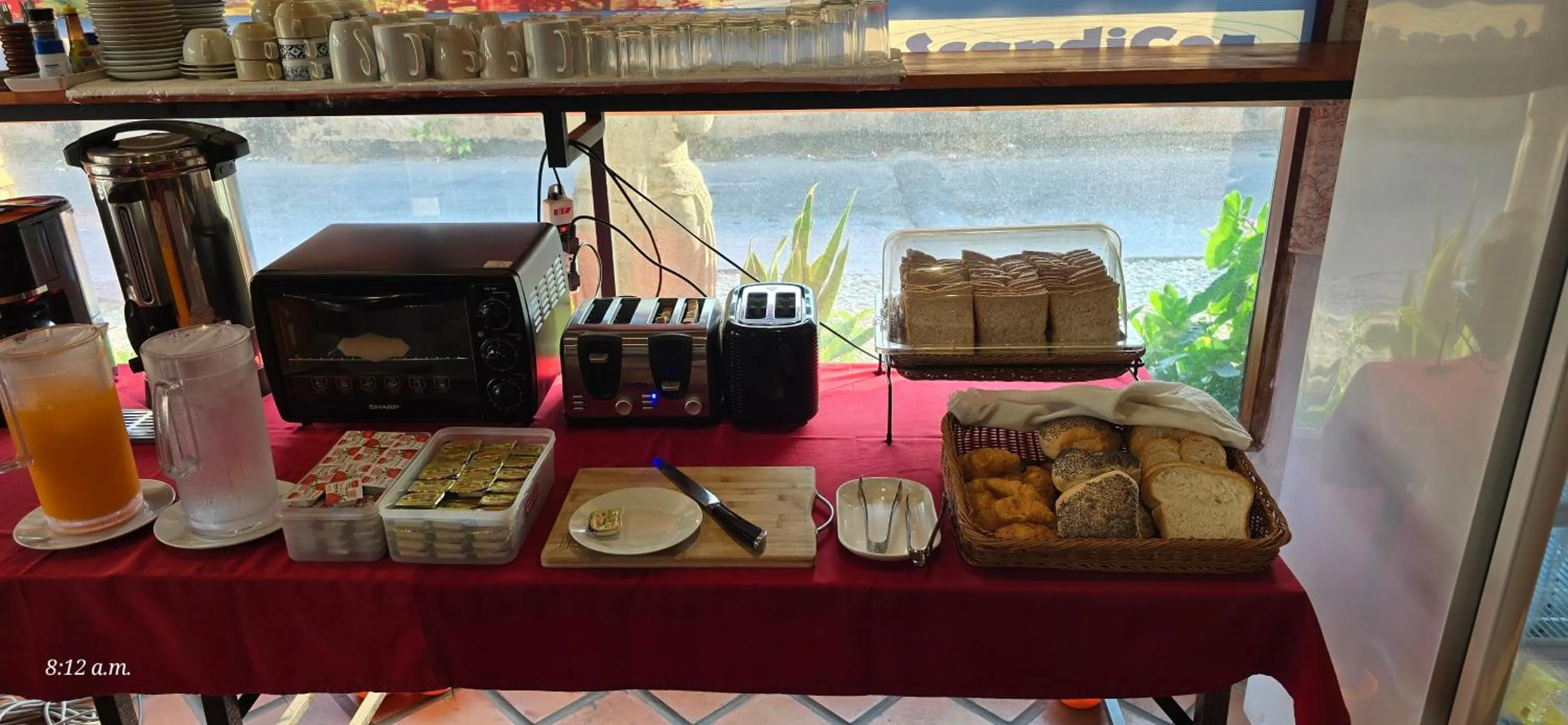 Coffee/tea facilities in Nirvana Boutique Suites