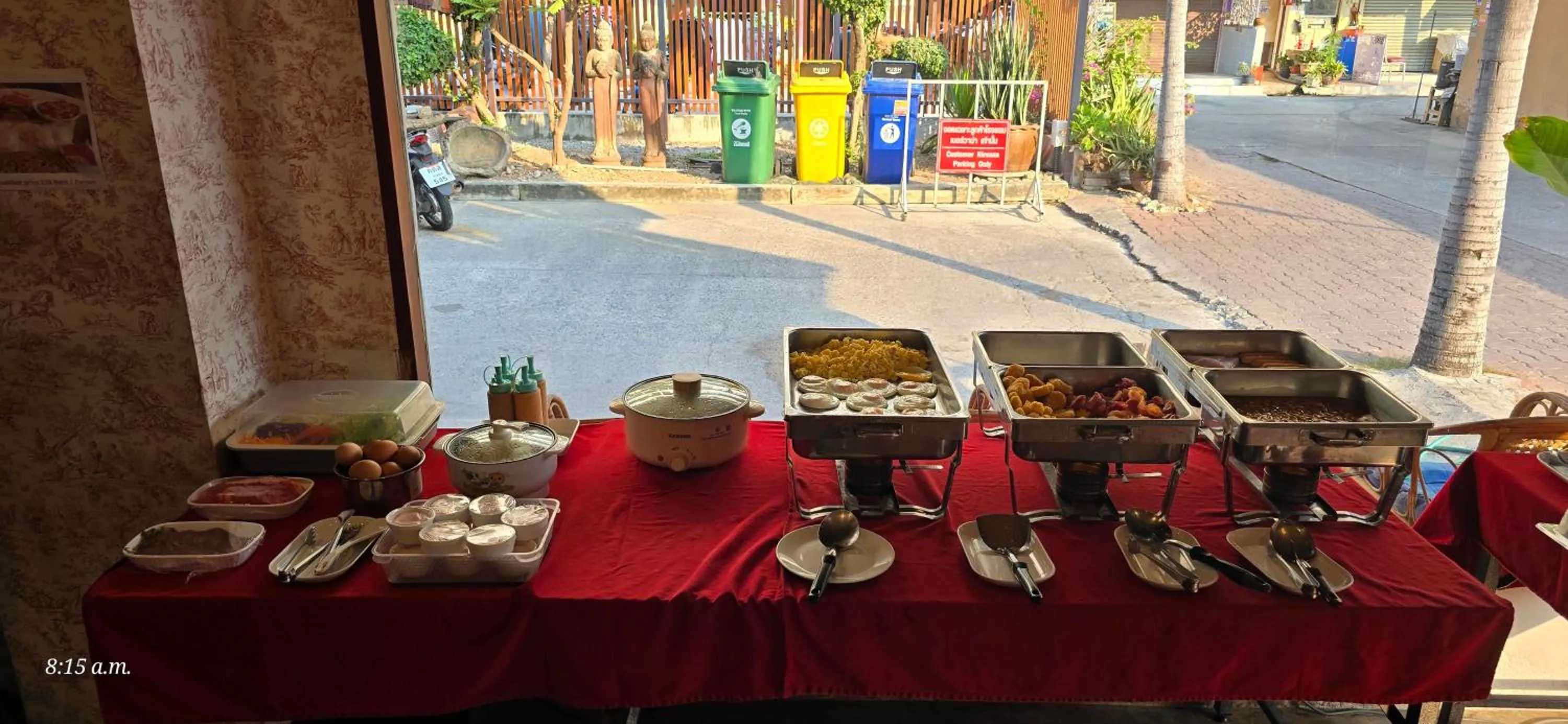 Food and drinks in Nirvana Boutique Suites