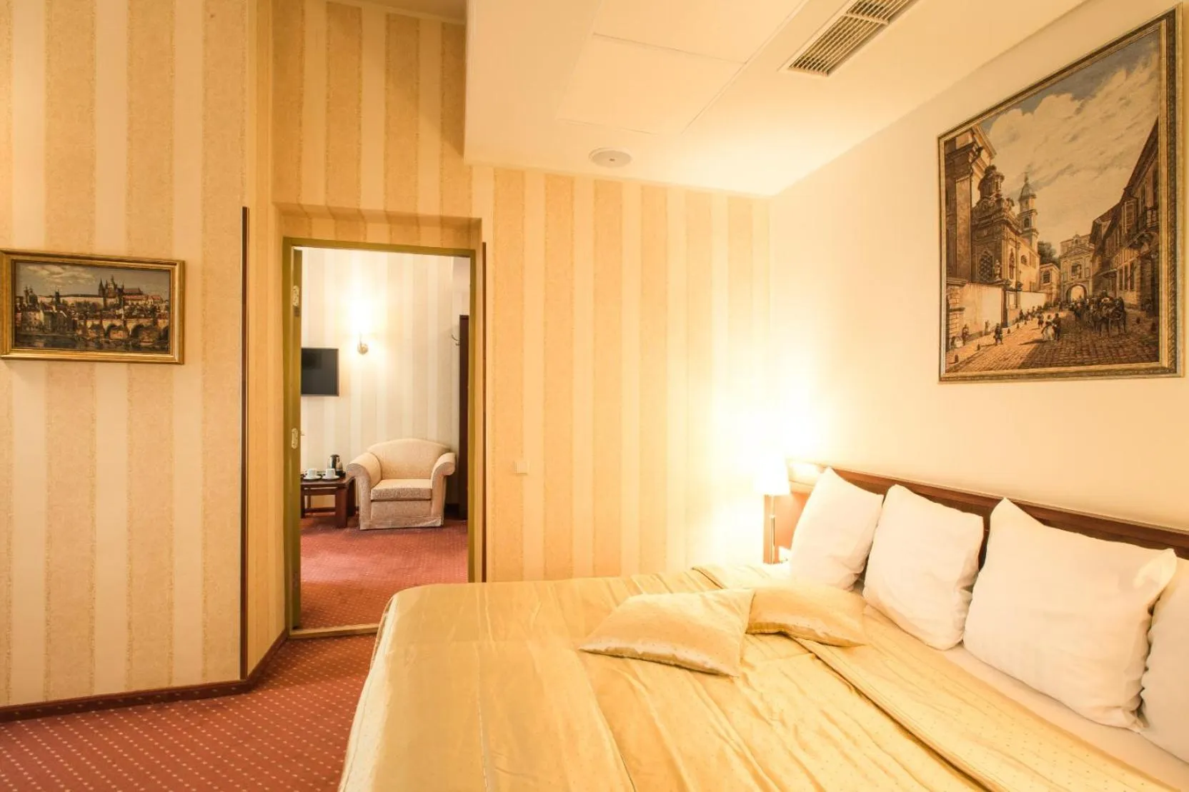 Bed in Monika Centrum Hotels