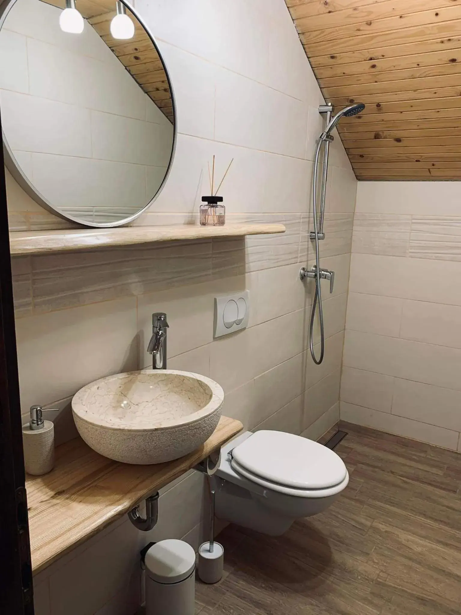 Standard Triple Room in Tourist Farm Strle With Great Local Food Standard Triple Room in Tourist Farm Strle With Great Local Food