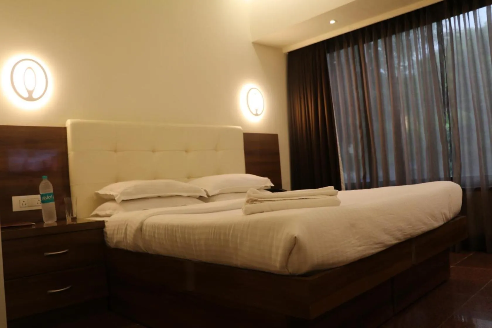 Bed in Hotel Milan International