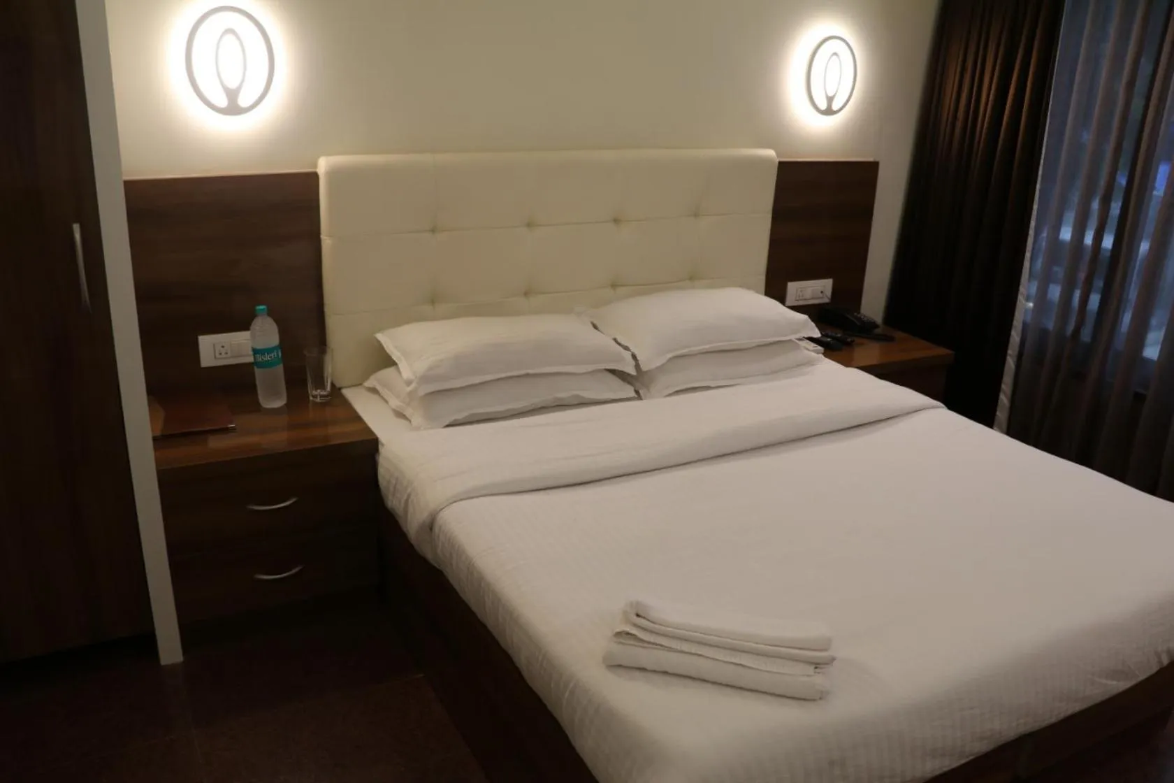 Bed in Hotel Milan International