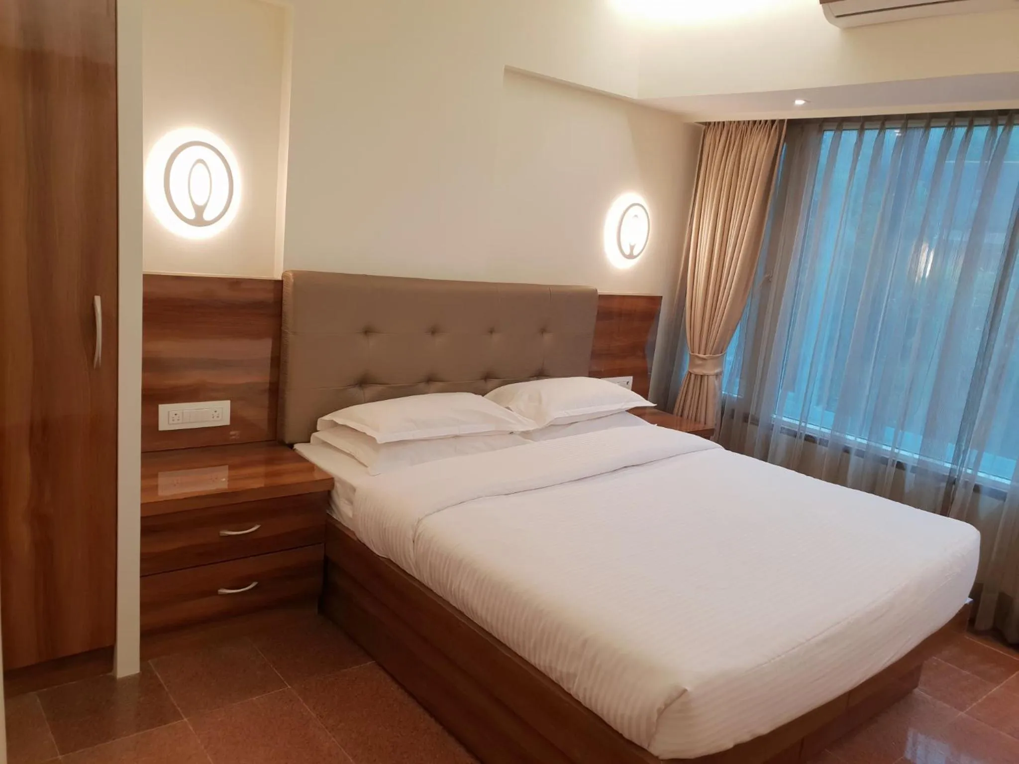 Bed in Hotel Milan International