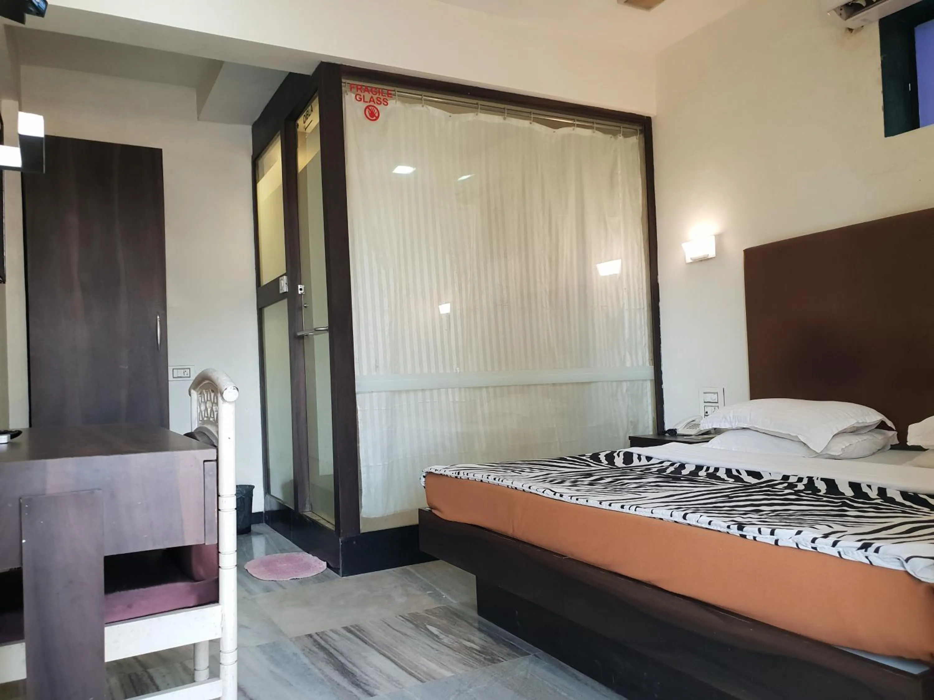 Bed in Hotel Milan International