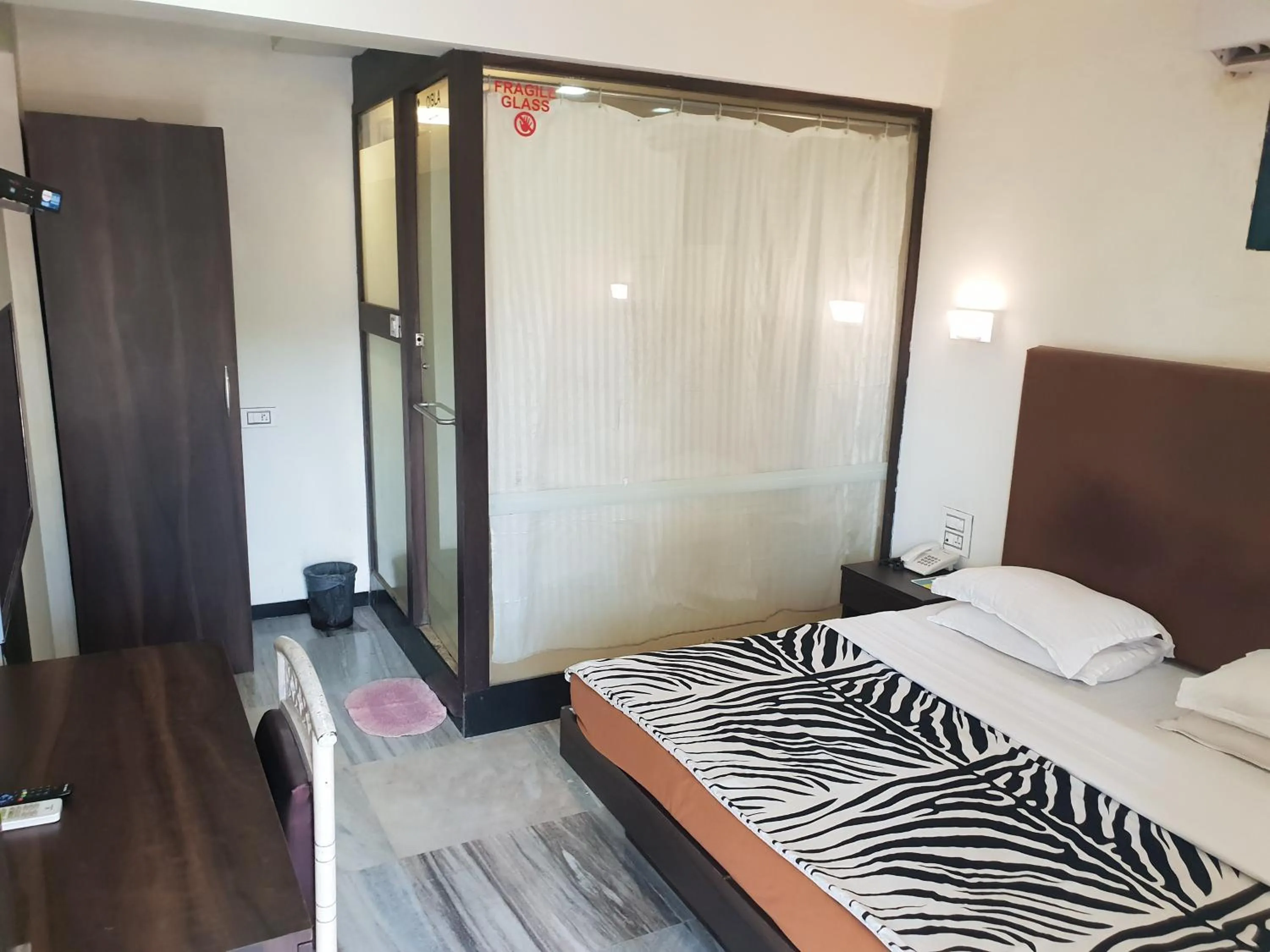 Bed in Hotel Milan International