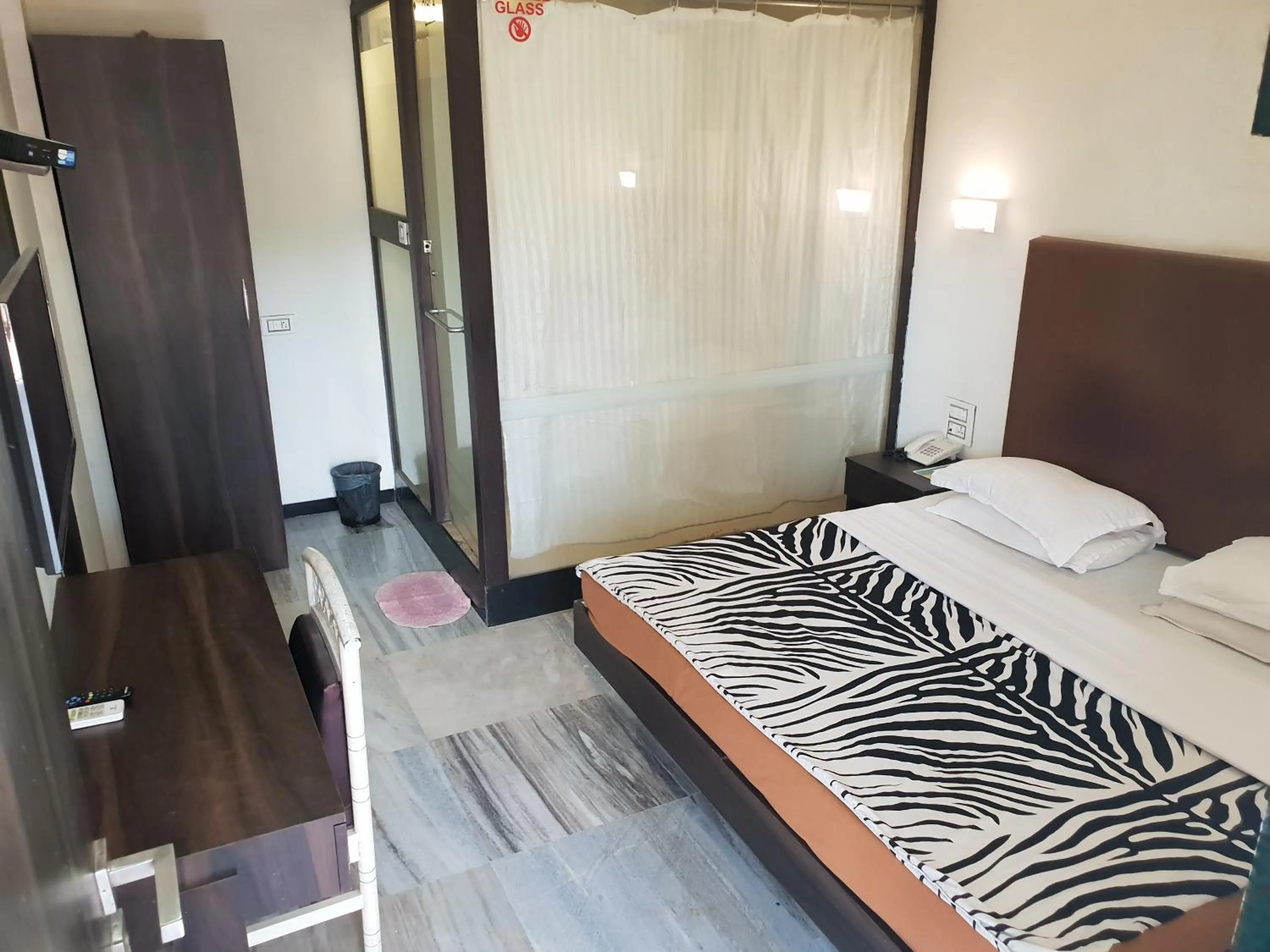 Bed in Hotel Milan International