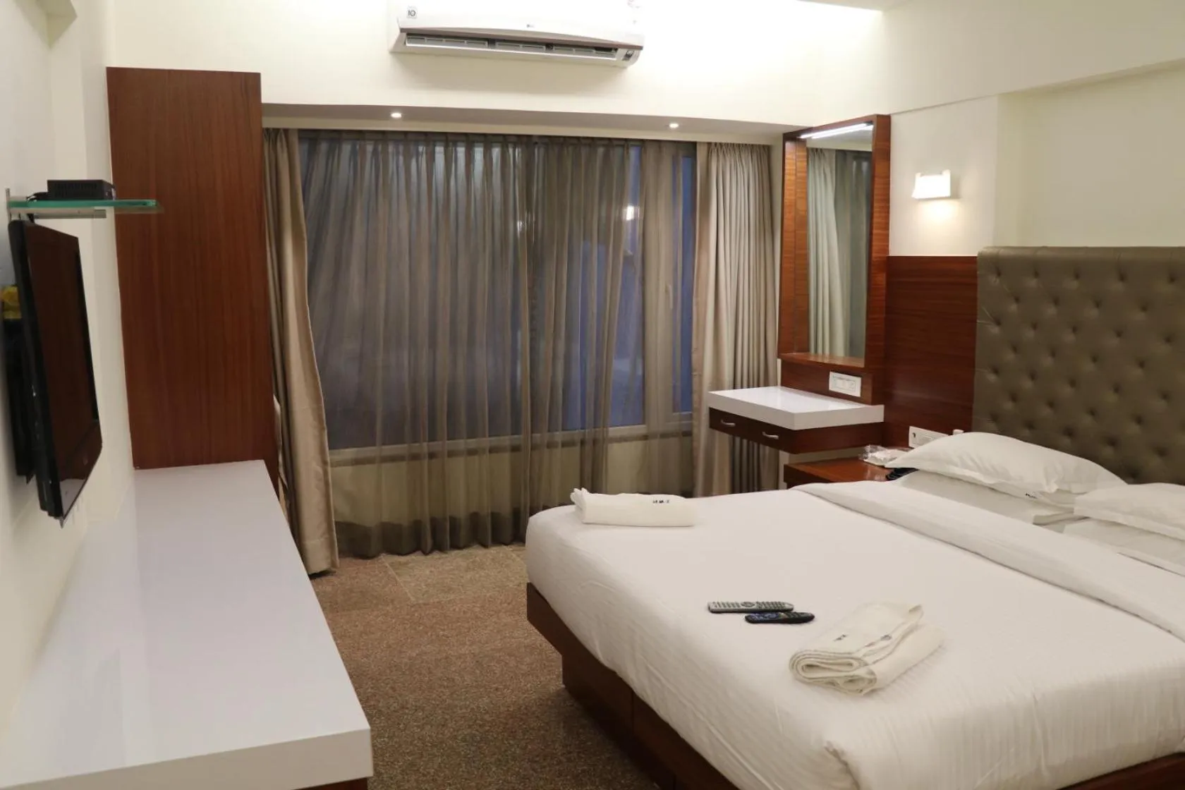 Bed in Hotel Milan International