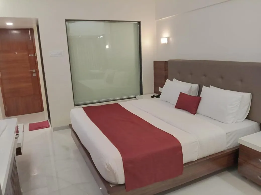 Bed in Hotel Milan International