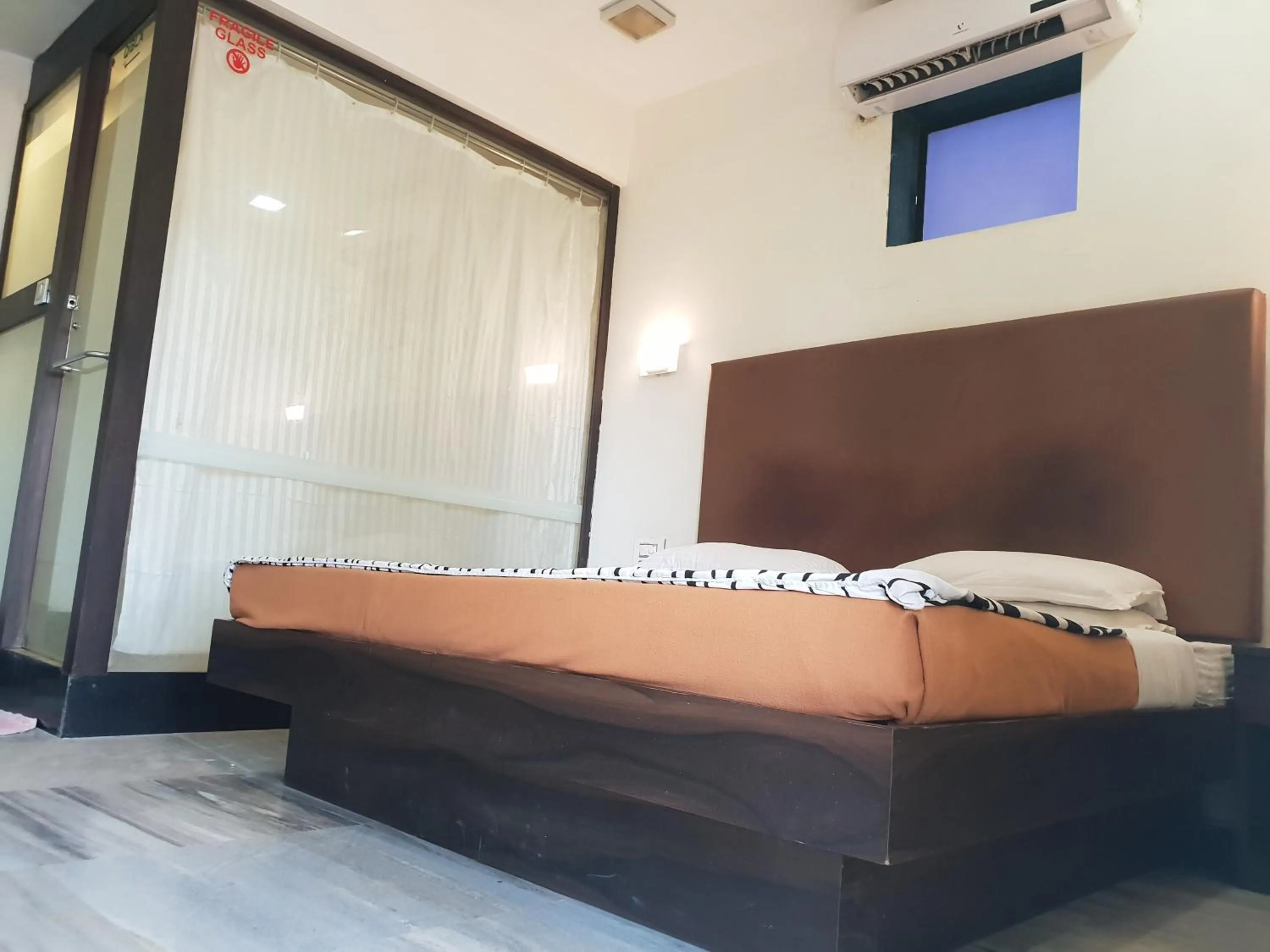 Bed in Hotel Milan International