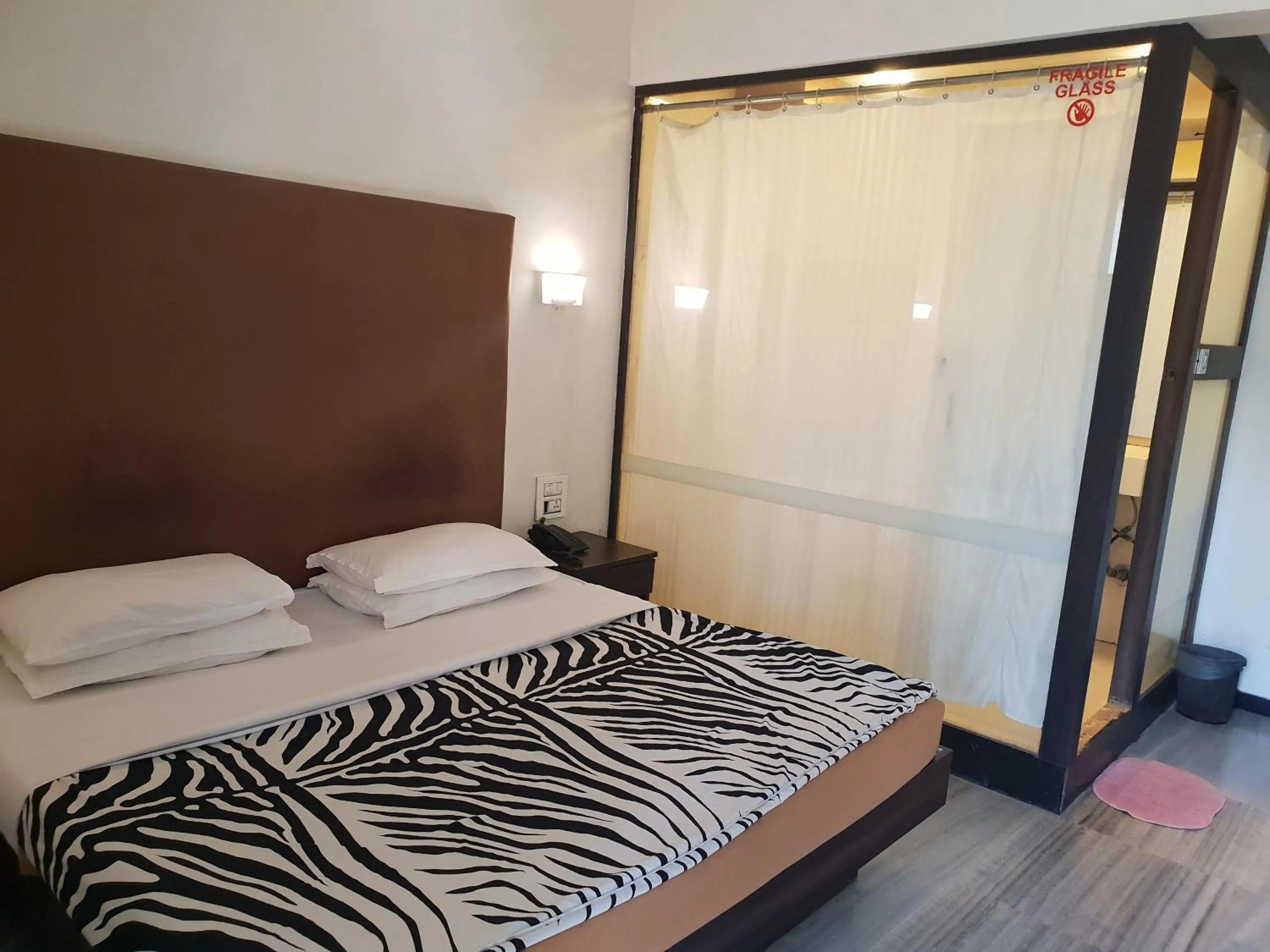 Bed in Hotel Milan International