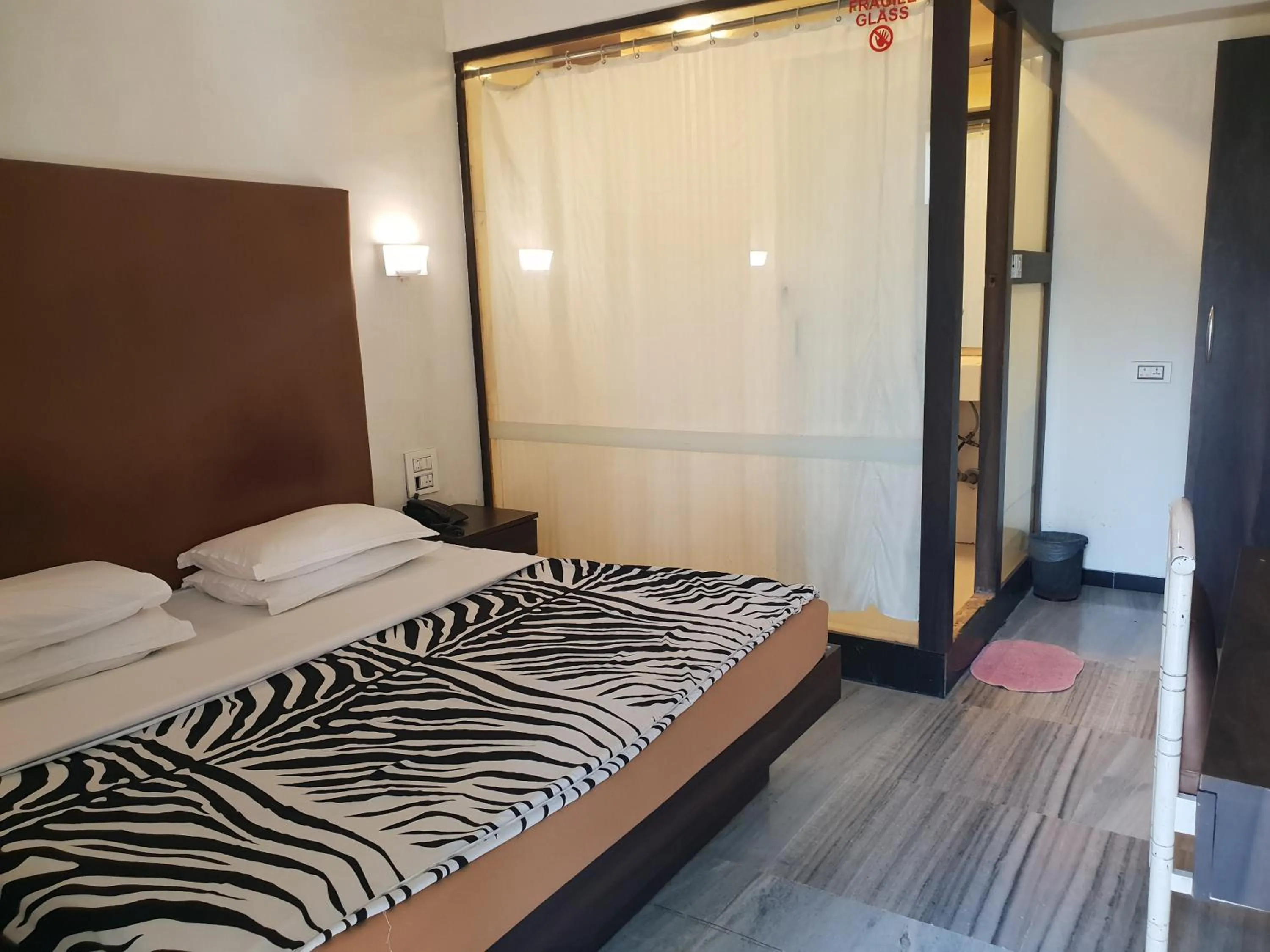 Bed in Hotel Milan International