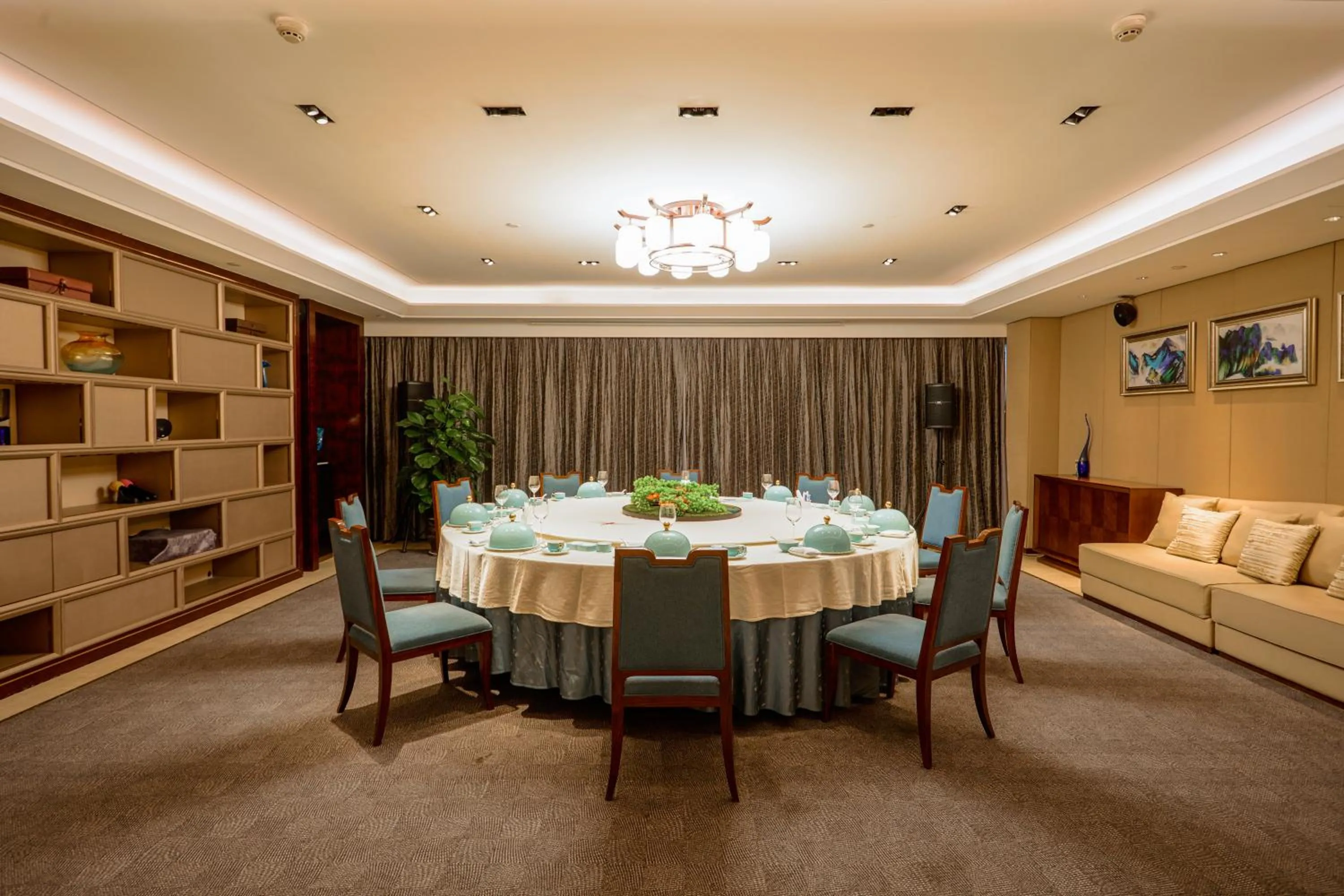 Restaurant/places to eat in Ramada Jinan