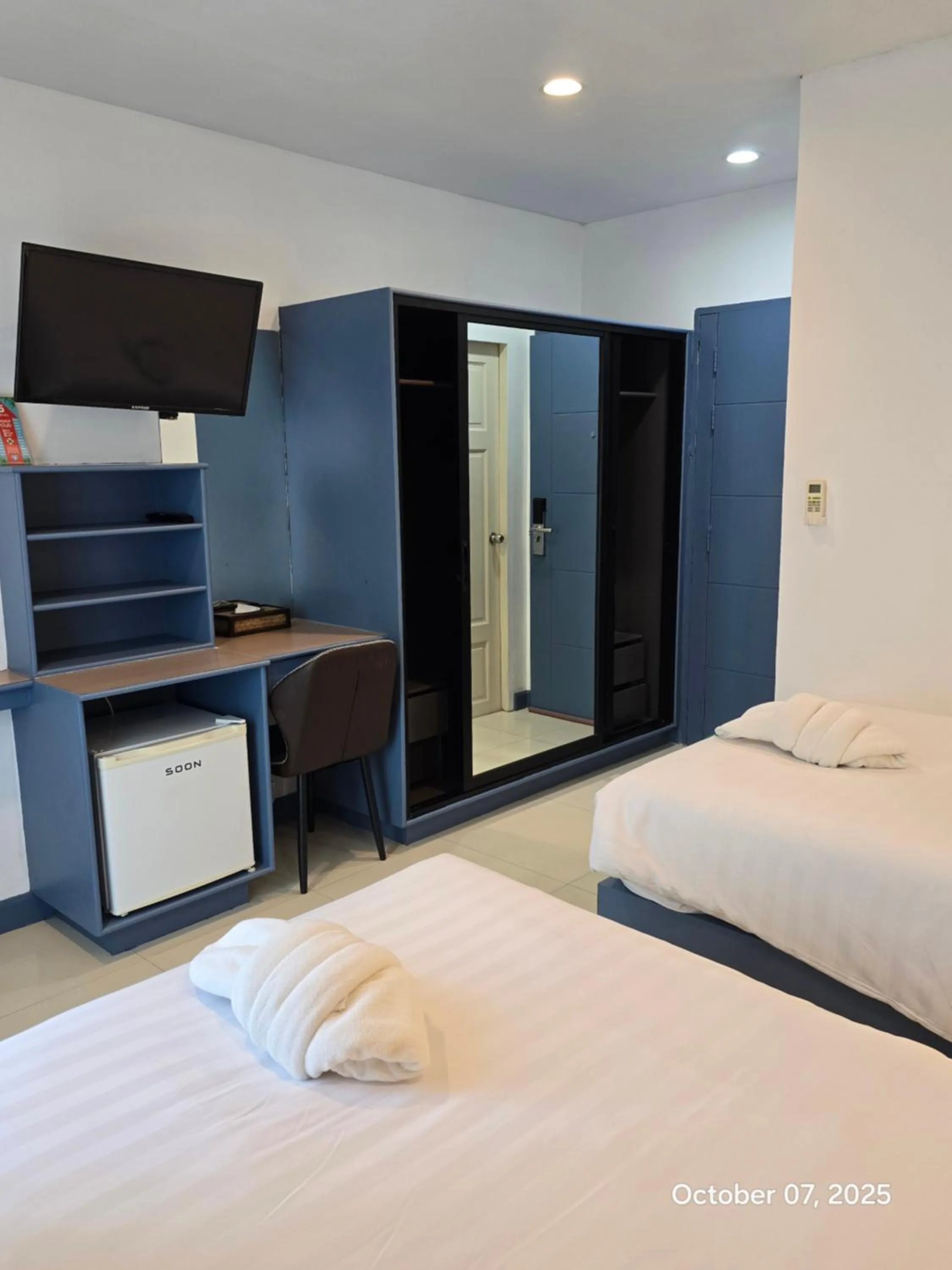 TV and multimedia, Bed in Modern Living Residence