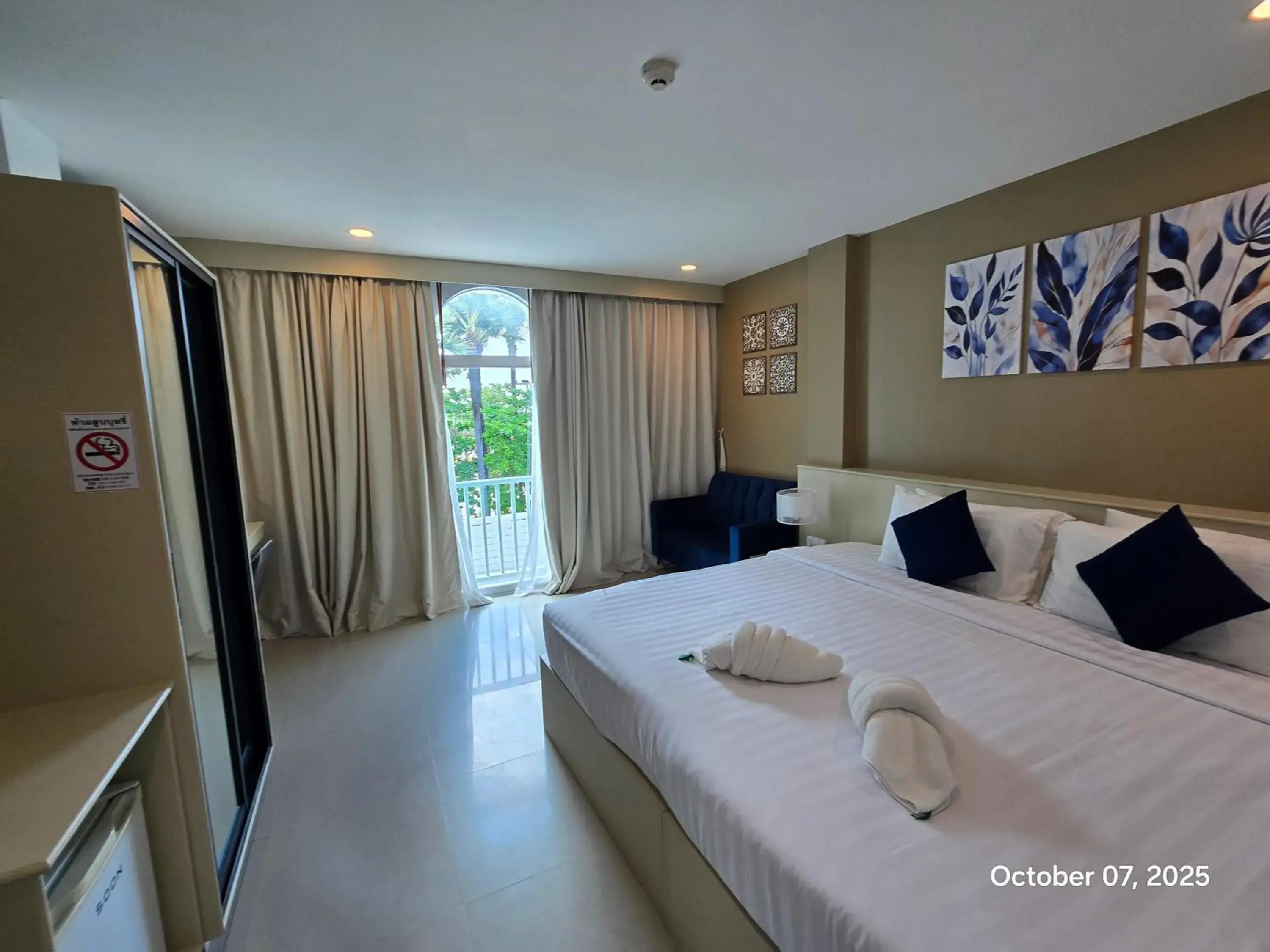 Superior Double Room with Sea View in Modern Living Residence Superior Double Room with Sea View in Modern Living Residence