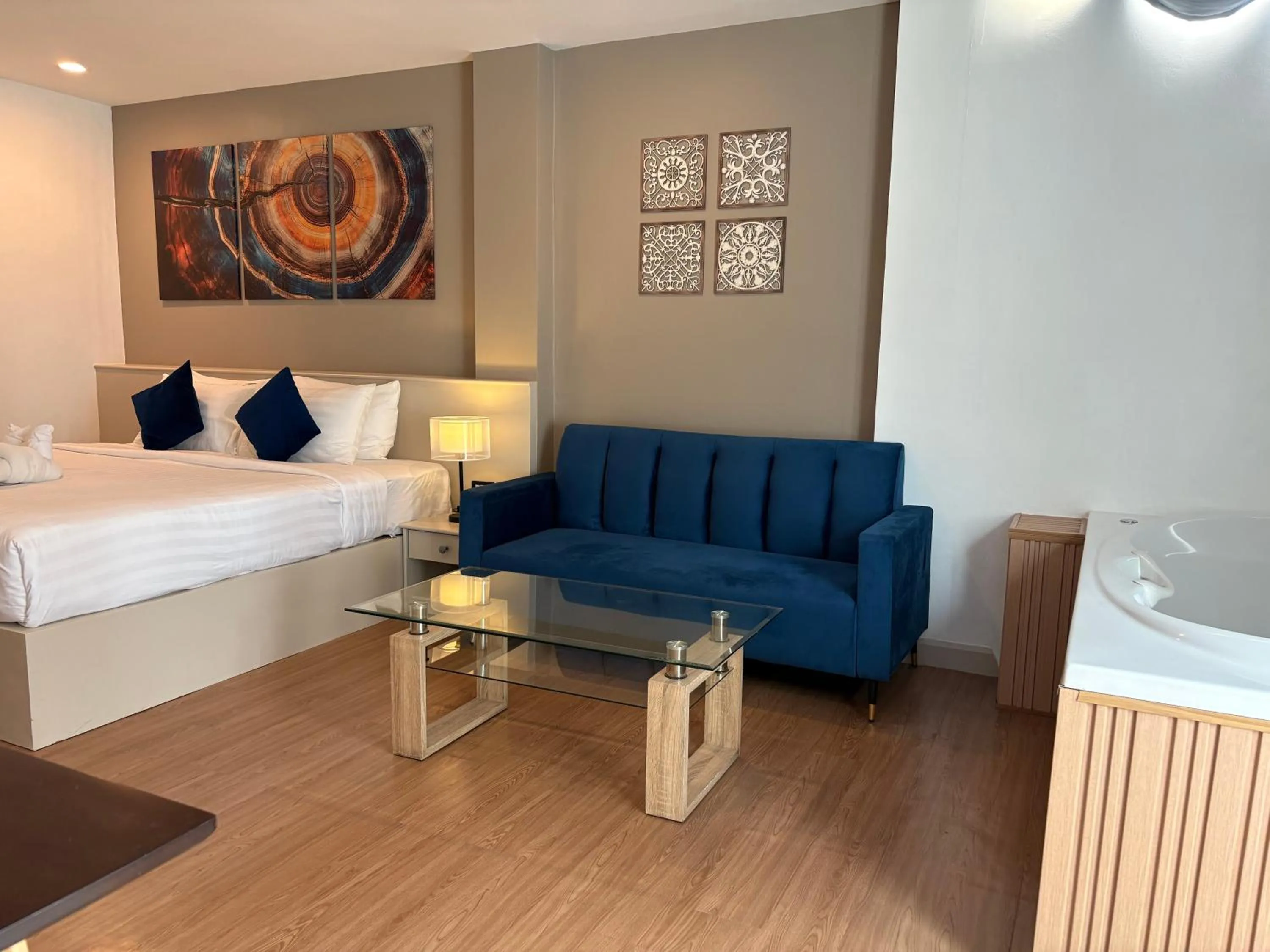 Seating area, Bed in Modern Living Residence