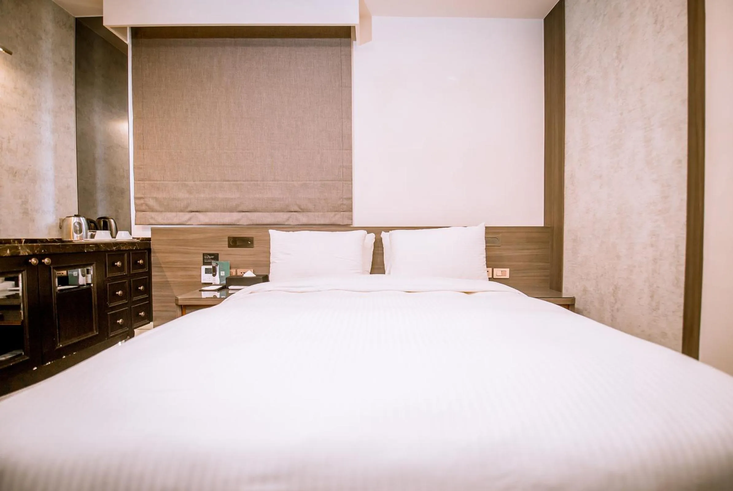 room service, Bed in Dream Mansion Hotel