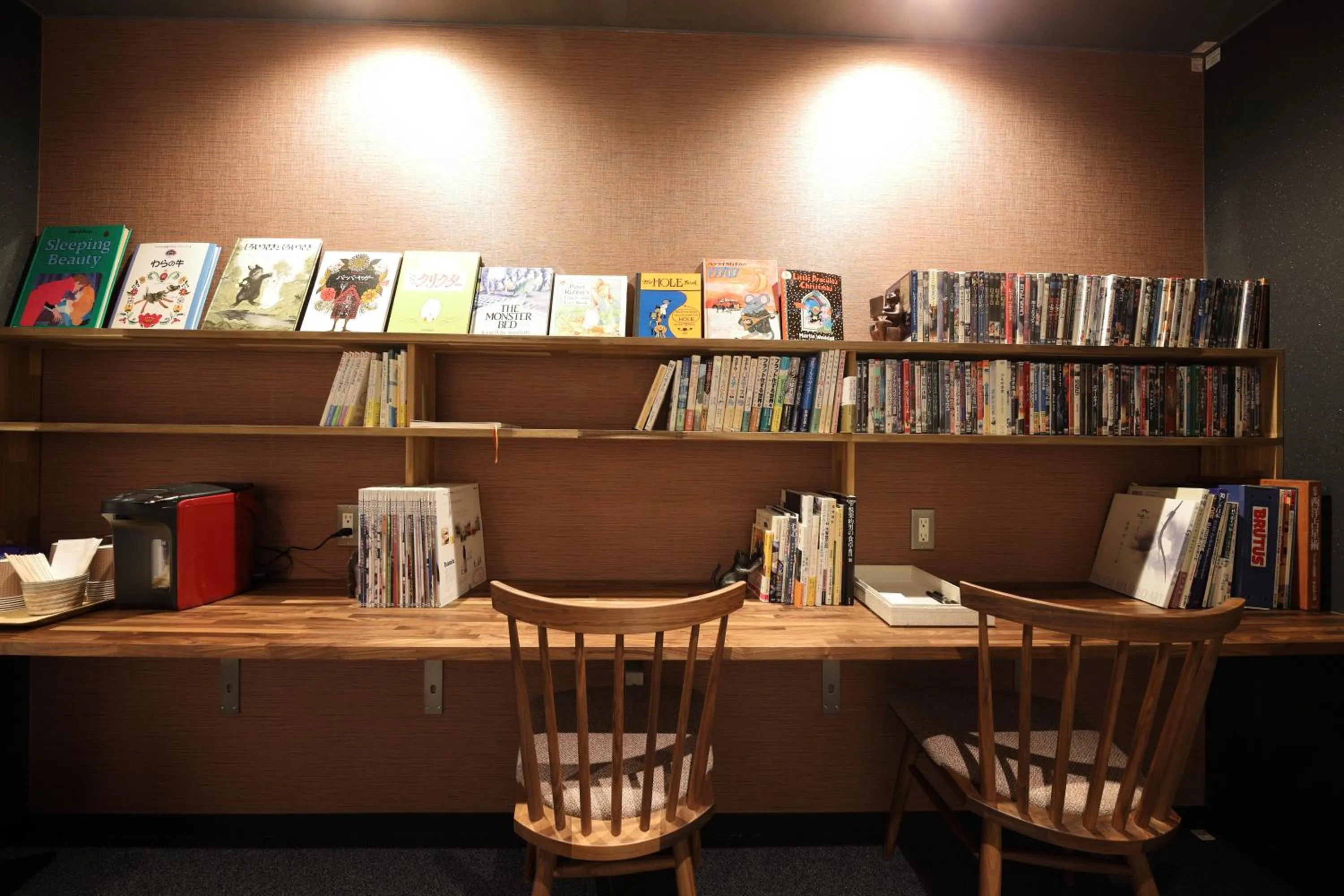 Library in Gion Ryokan Karaku