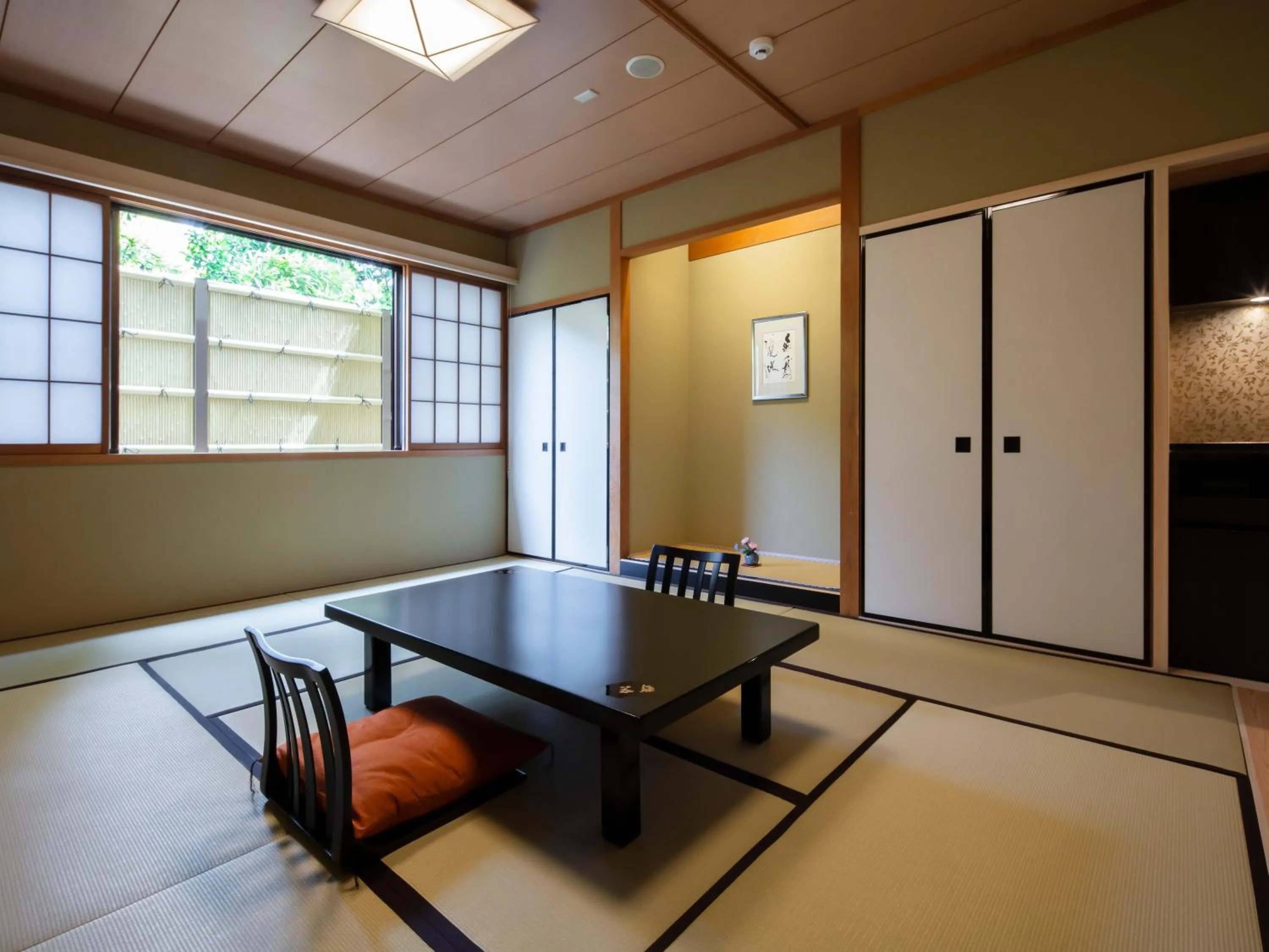 Photo of the whole room in Gion Ryokan Karaku