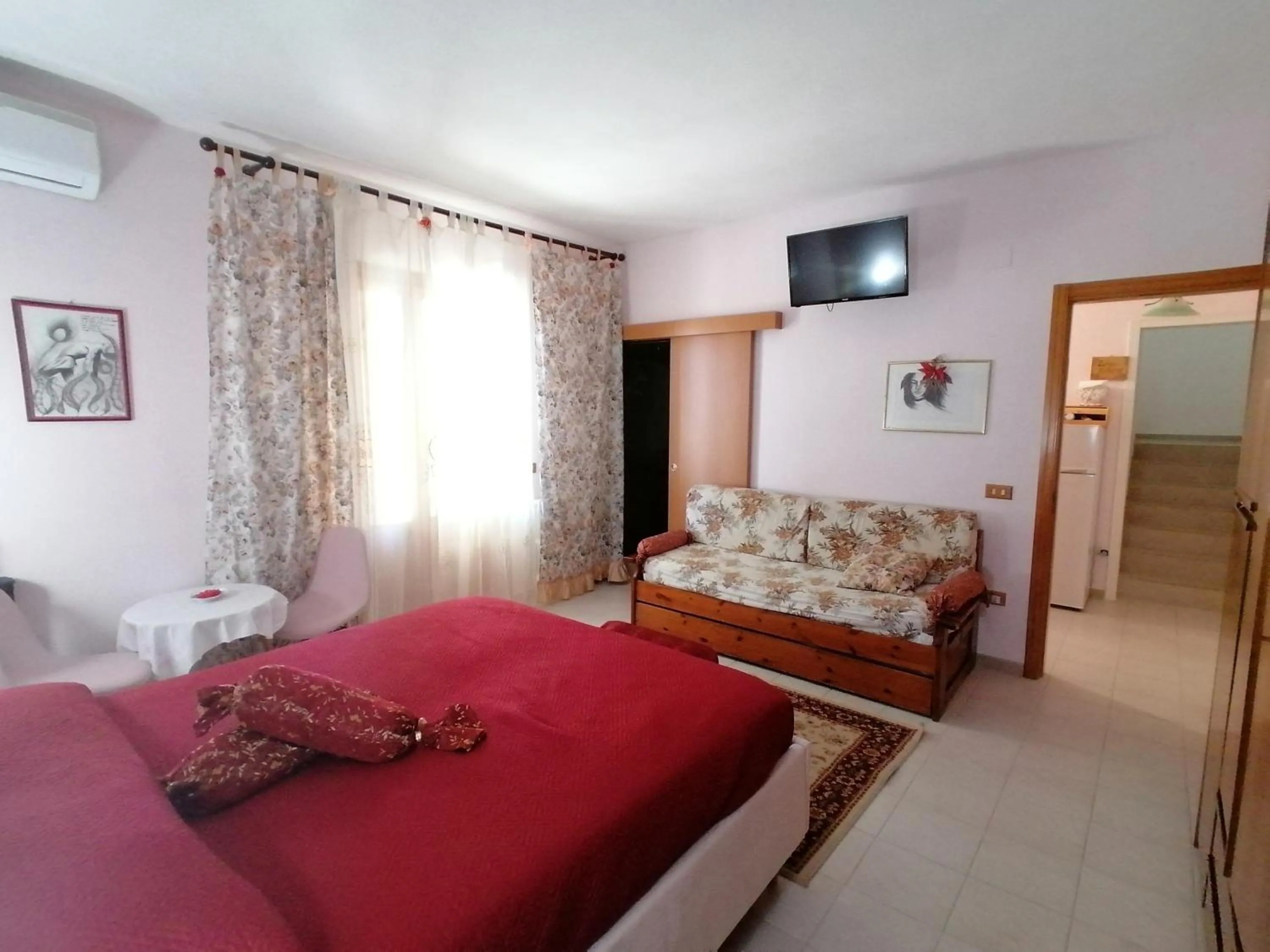 TV and multimedia, Bed in B&B Lo Smeraldo