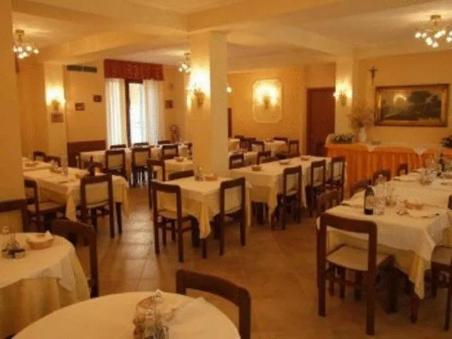 Restaurant/places to eat in Albergo Natucci