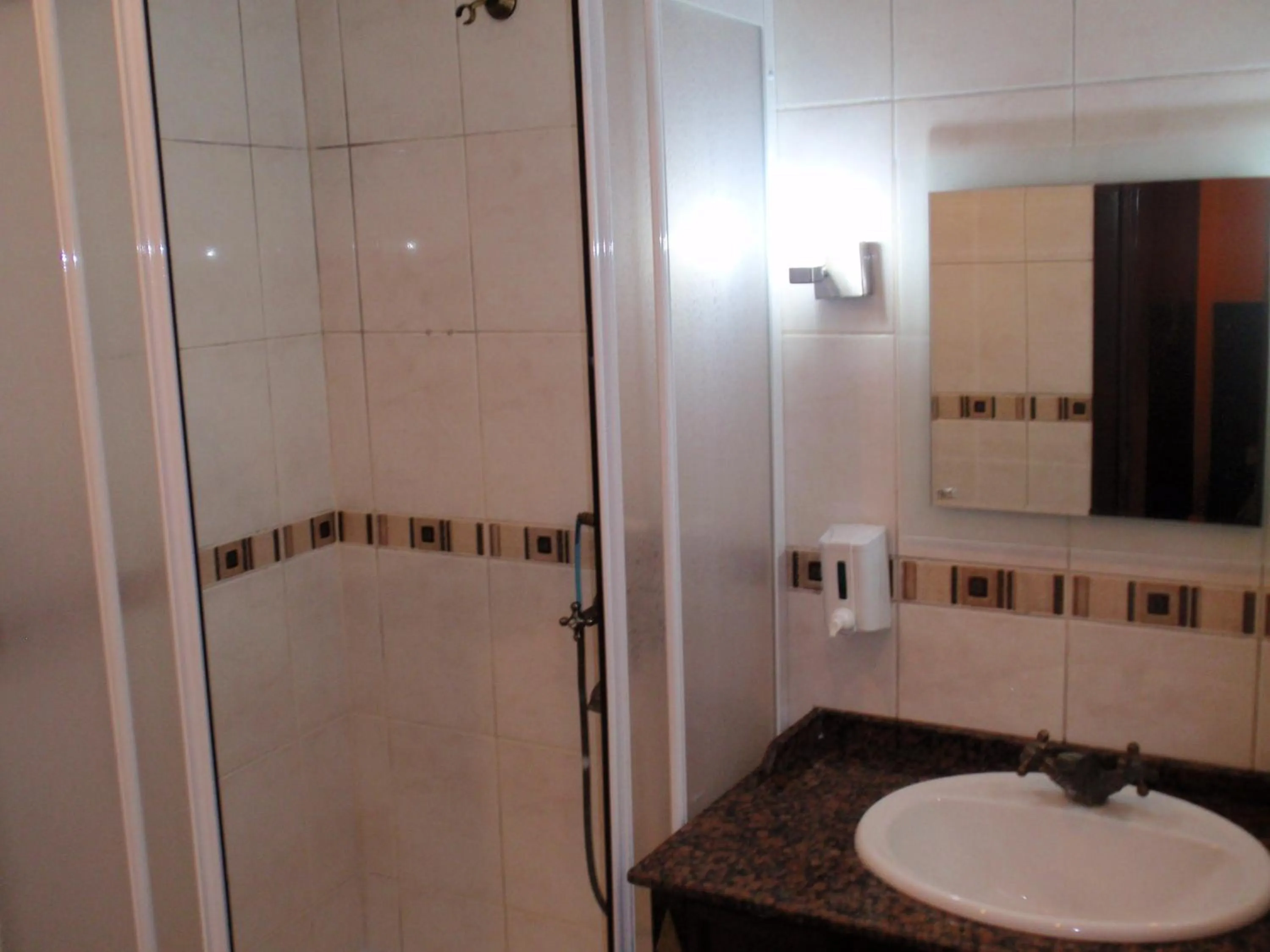 Bathroom in Hotel Deniz Eceabat