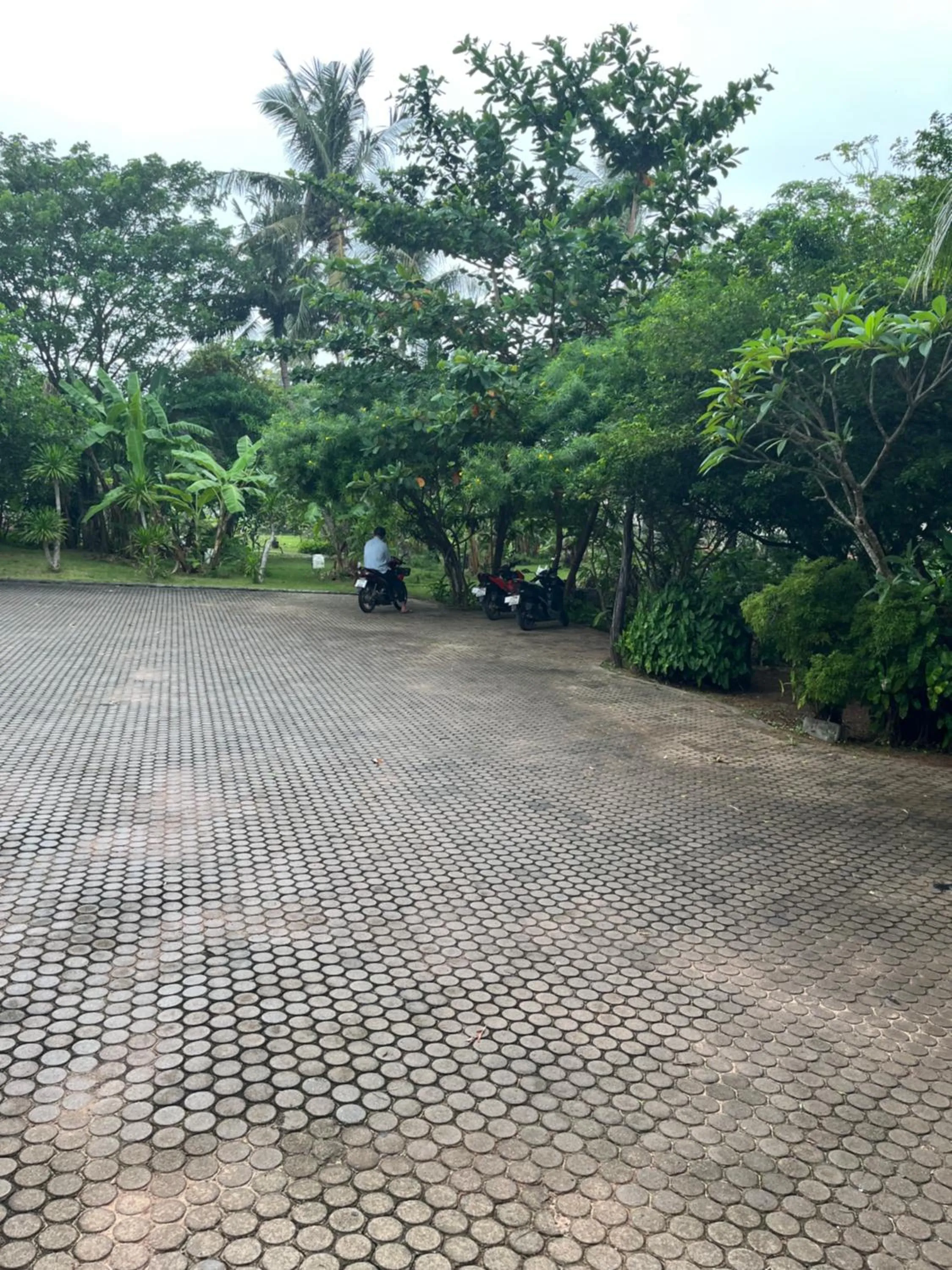 Parking in Gooddays Lanta Beach Resort SHA