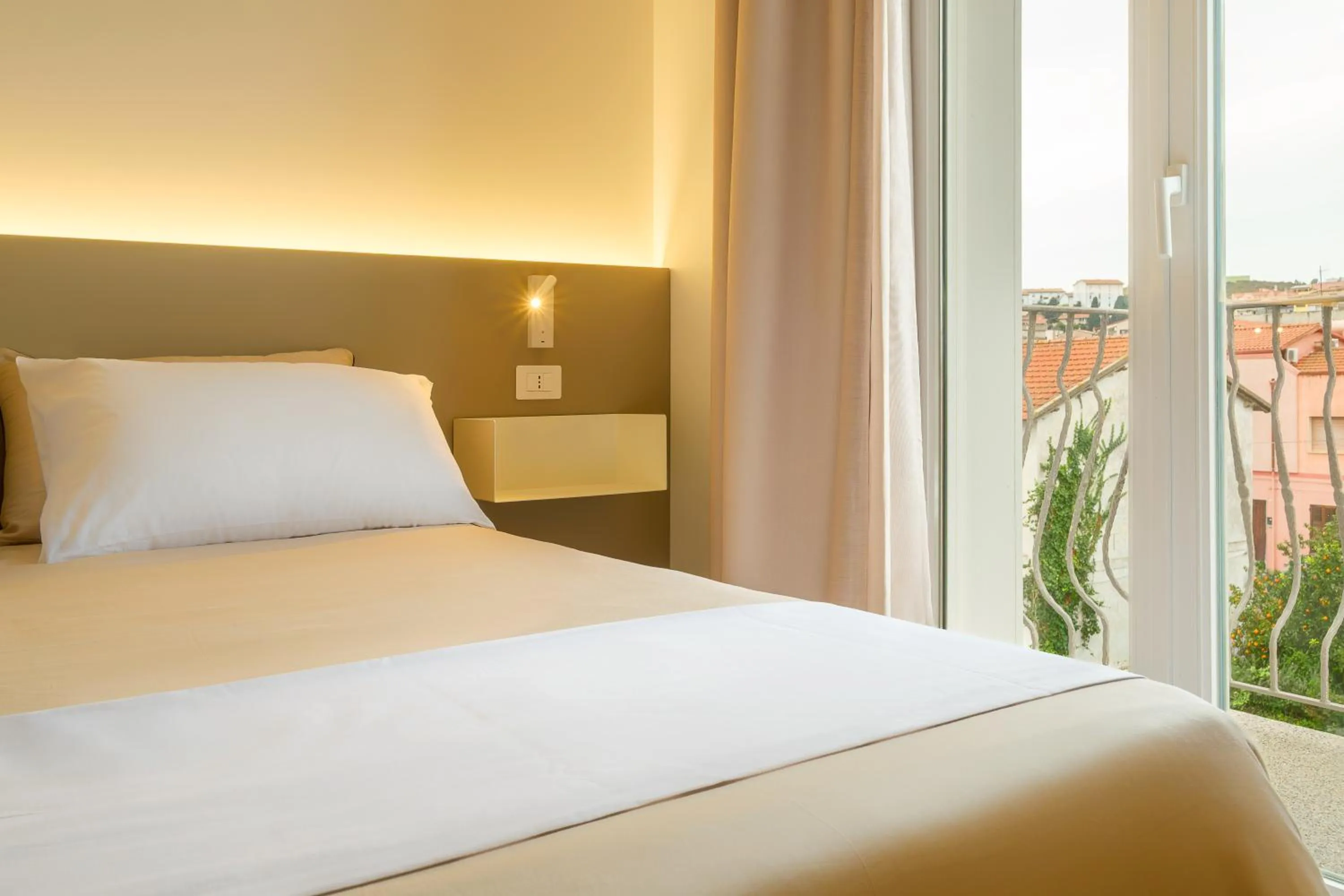 Balcony/Terrace, Bed in Hotel Solki