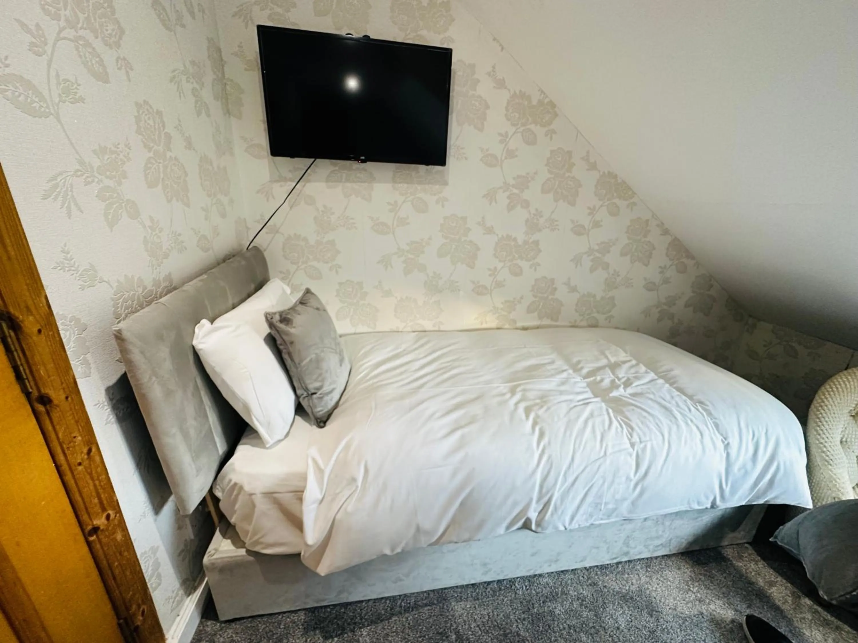 Bed in Abbotsford Guest House