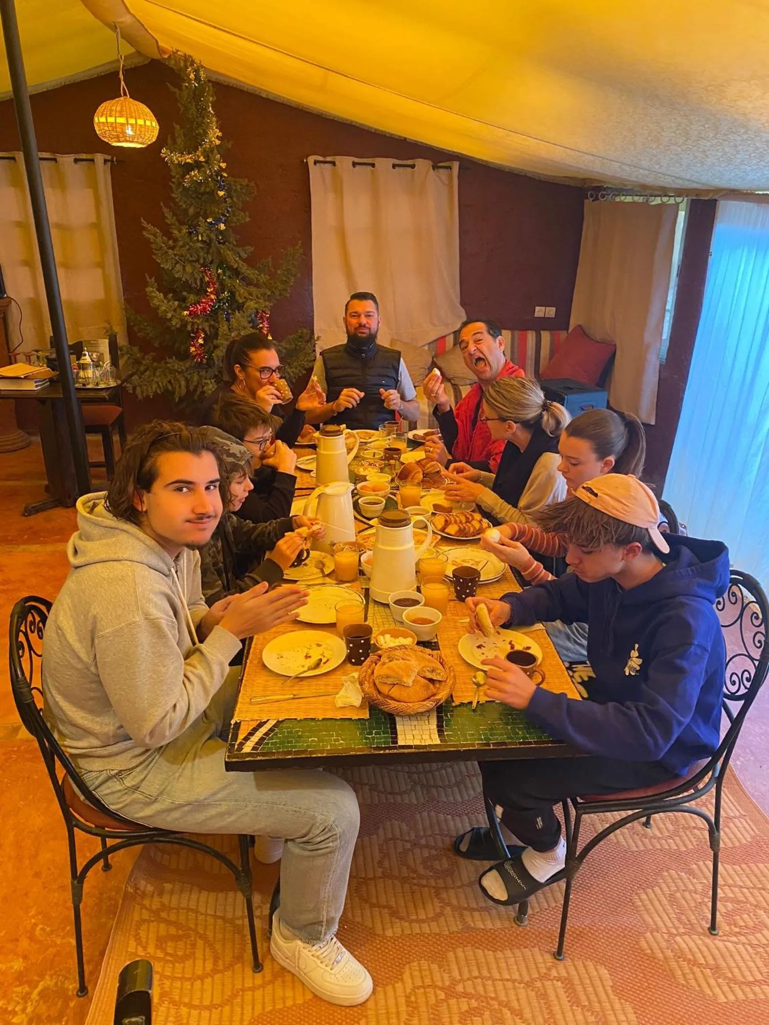 Restaurant/places to eat in Relais Esmeralda