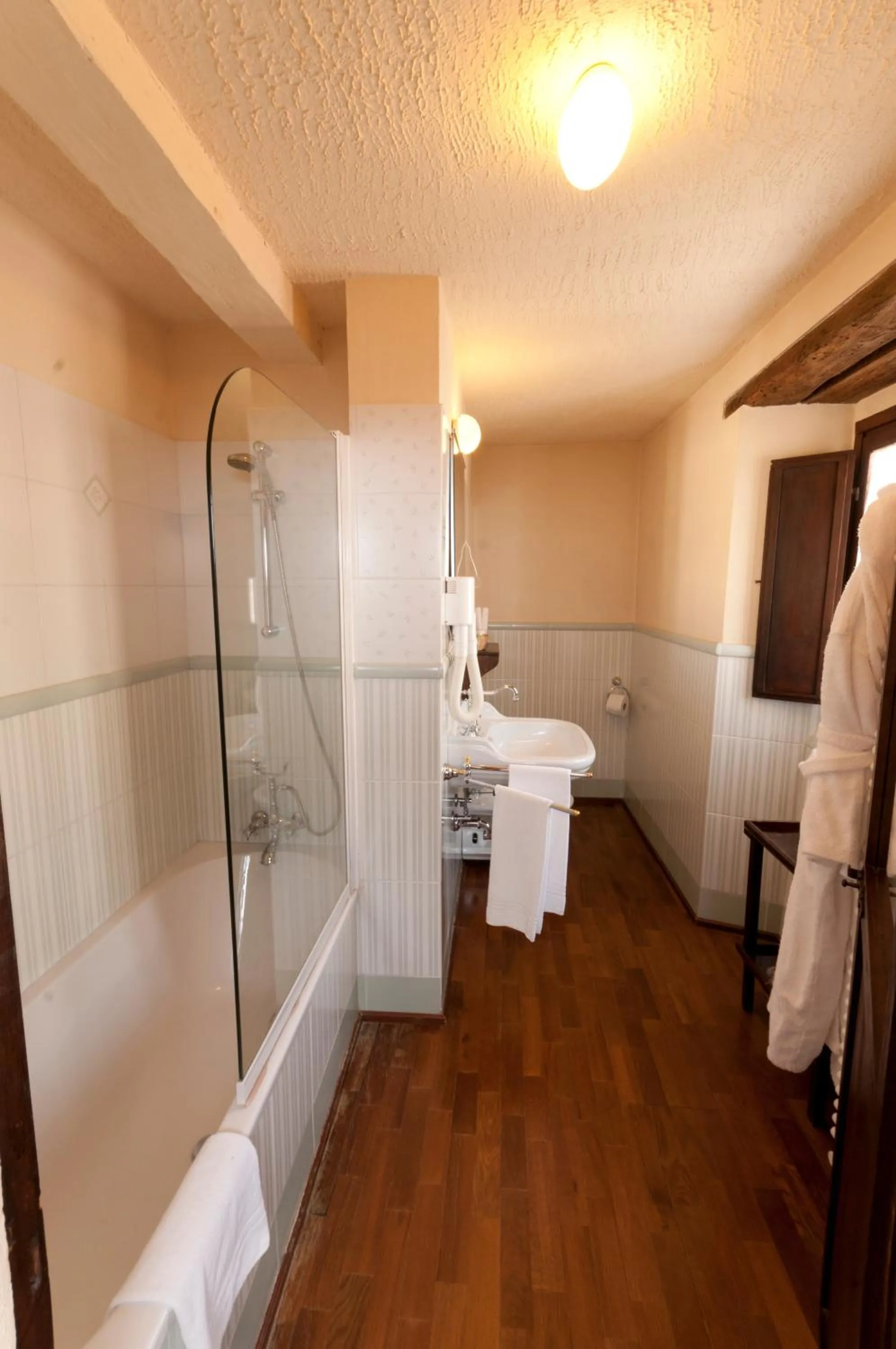 Bathroom in Locanda Senio