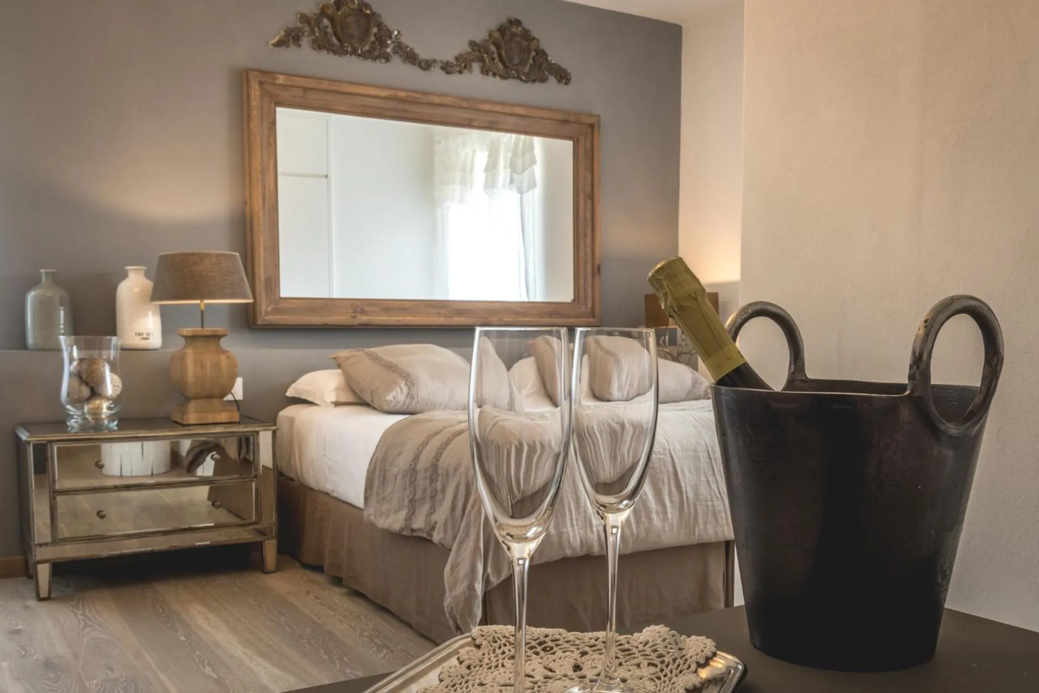 Decorative detail, Bed in Locanda Senio