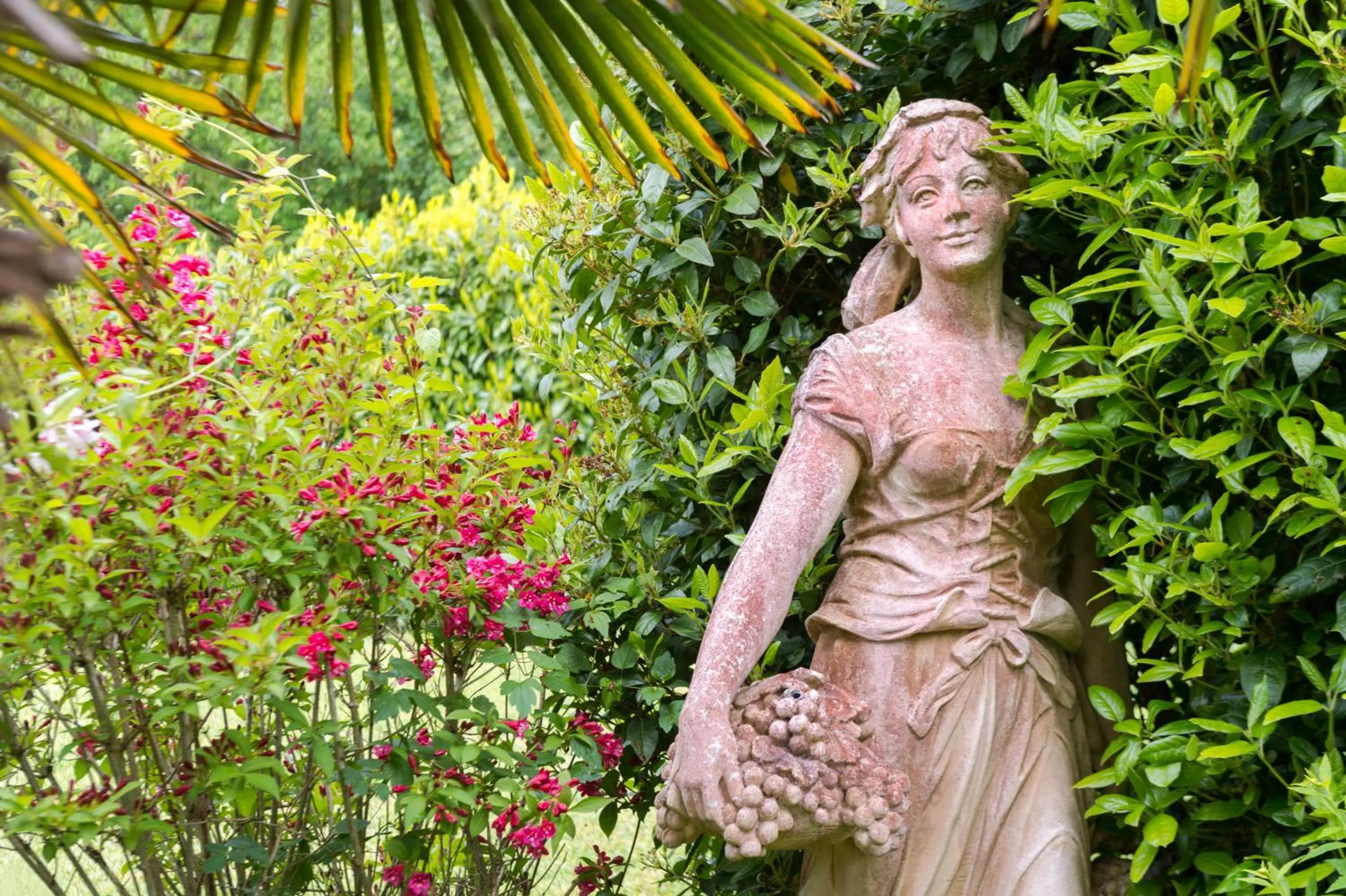 Garden view in Hotel The Originals Tours Sud Pic Epeiche (ex Inter-Hotel)