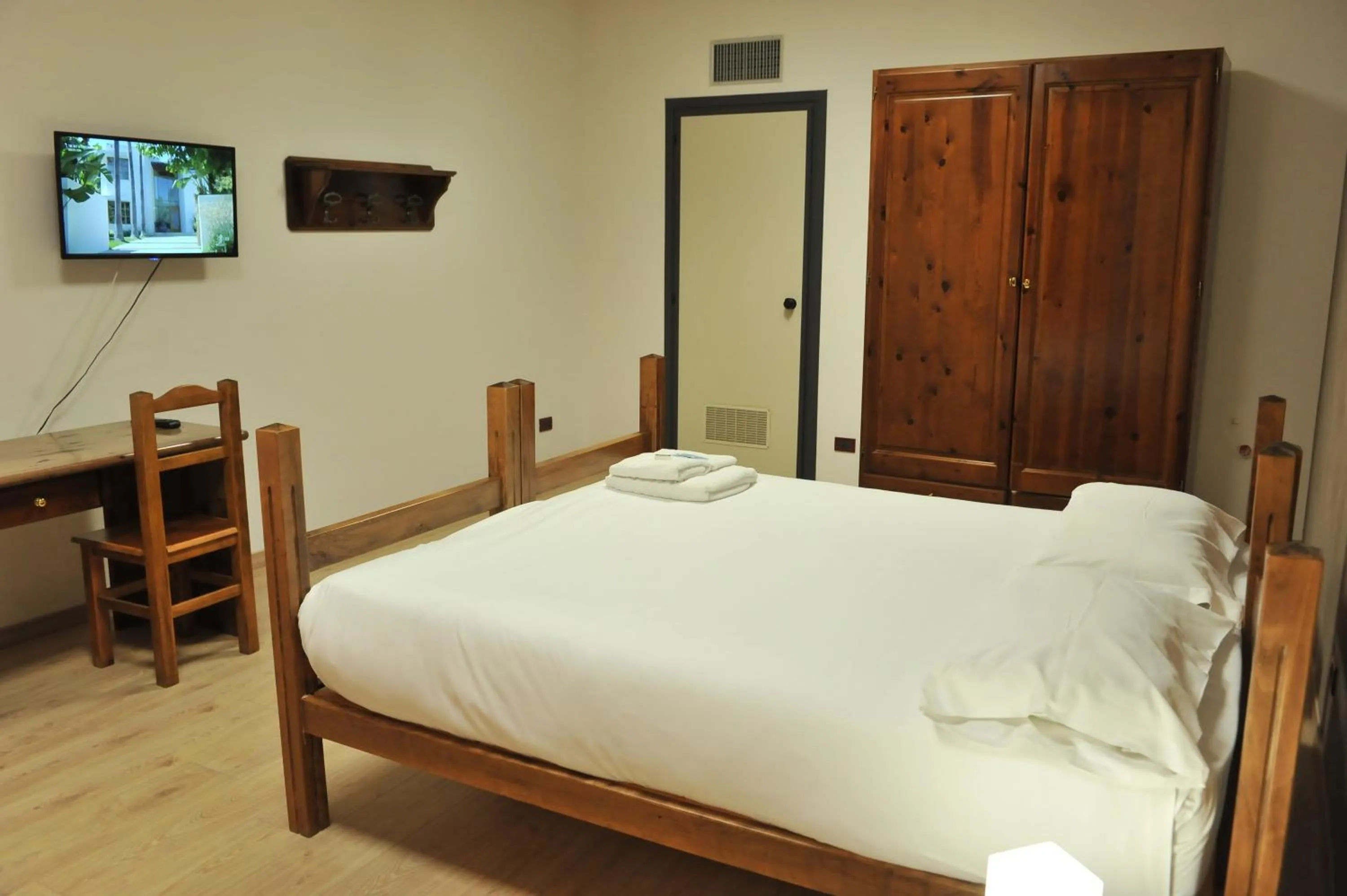 Photo of the whole room, Bed in Hotel Theotokos