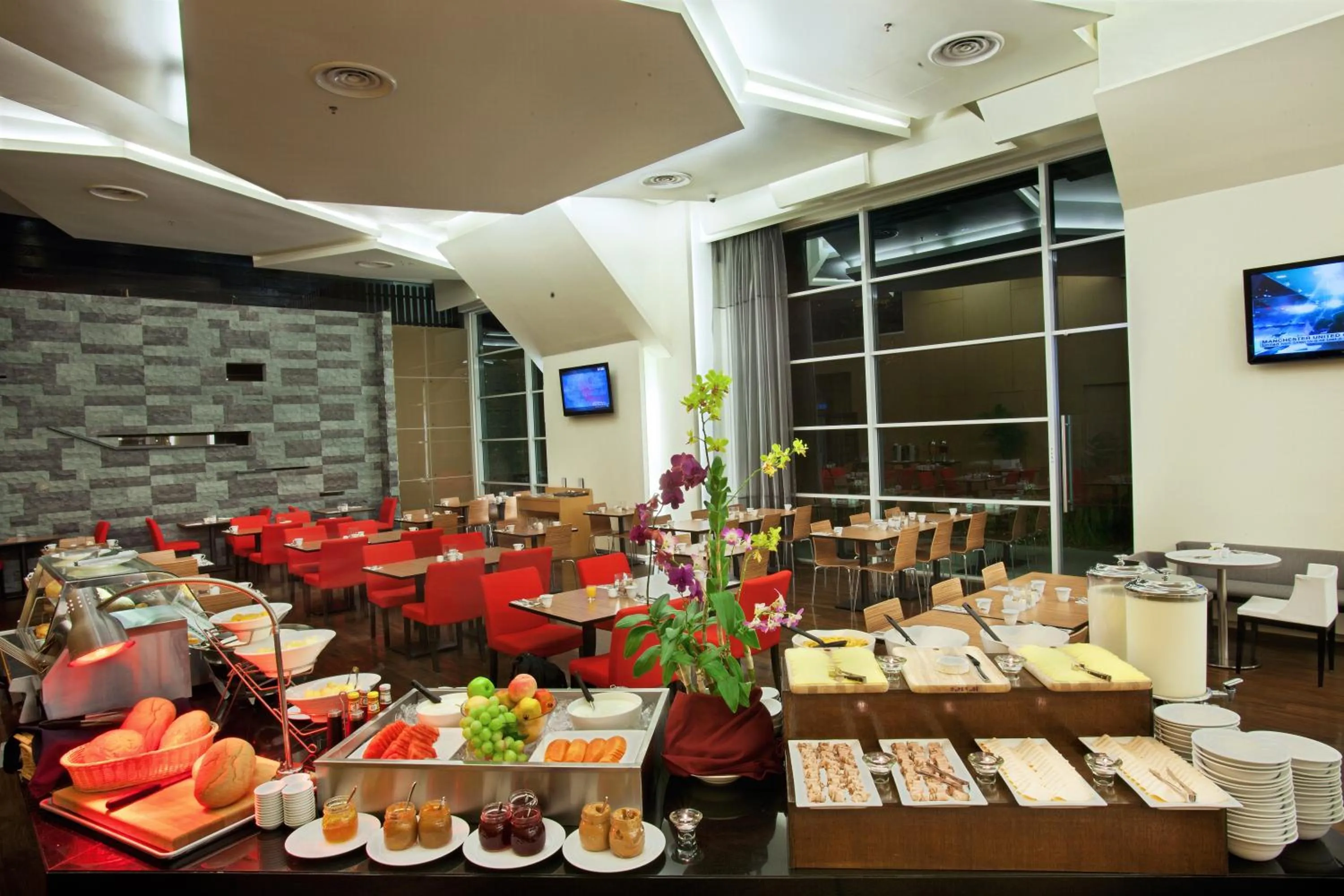 Restaurant/places to eat in PARKROYAL Serviced Suites Kuala Lumpur
