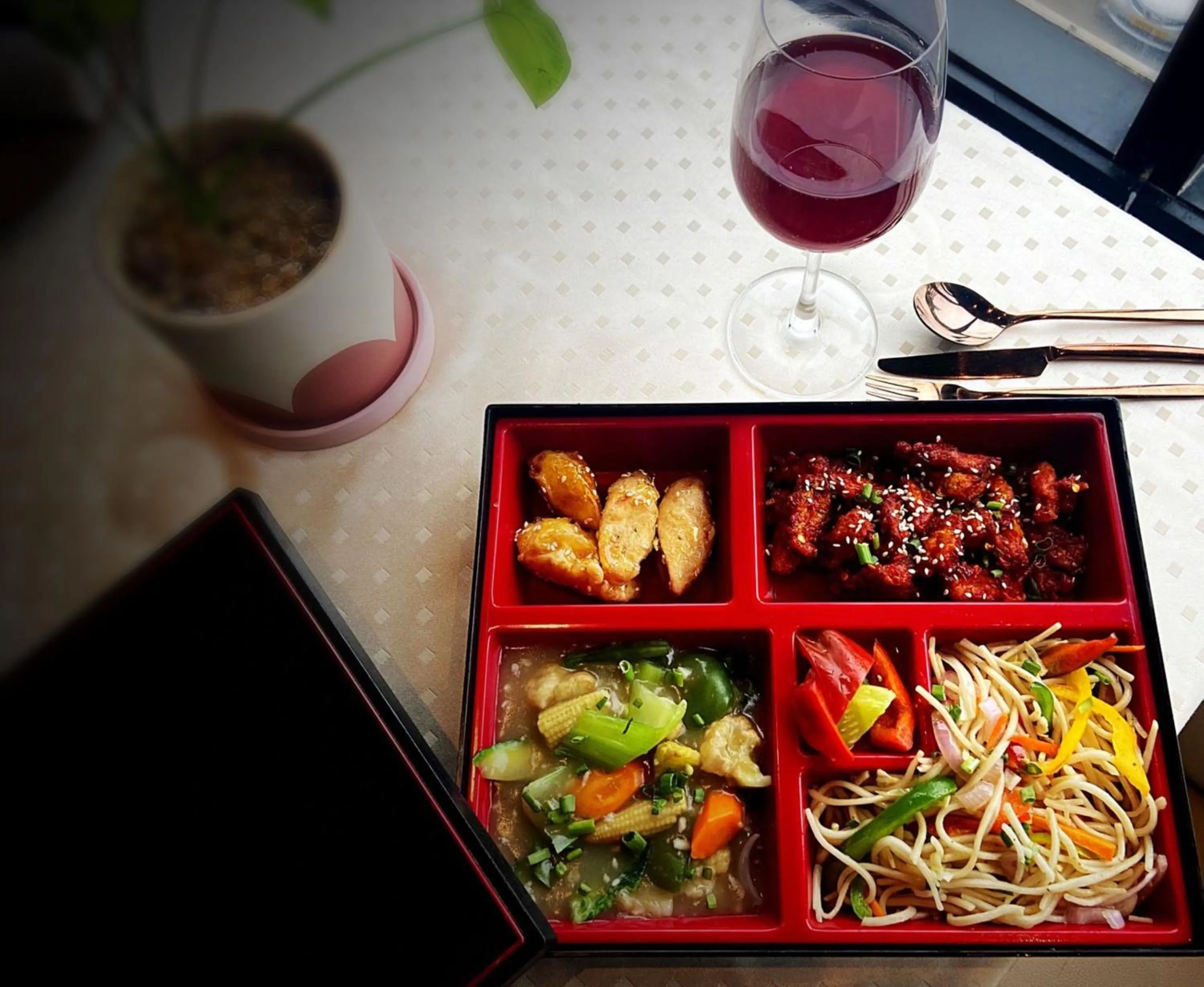 Photo of the whole room in Holiday Inn Bengaluru Racecourse by IHG