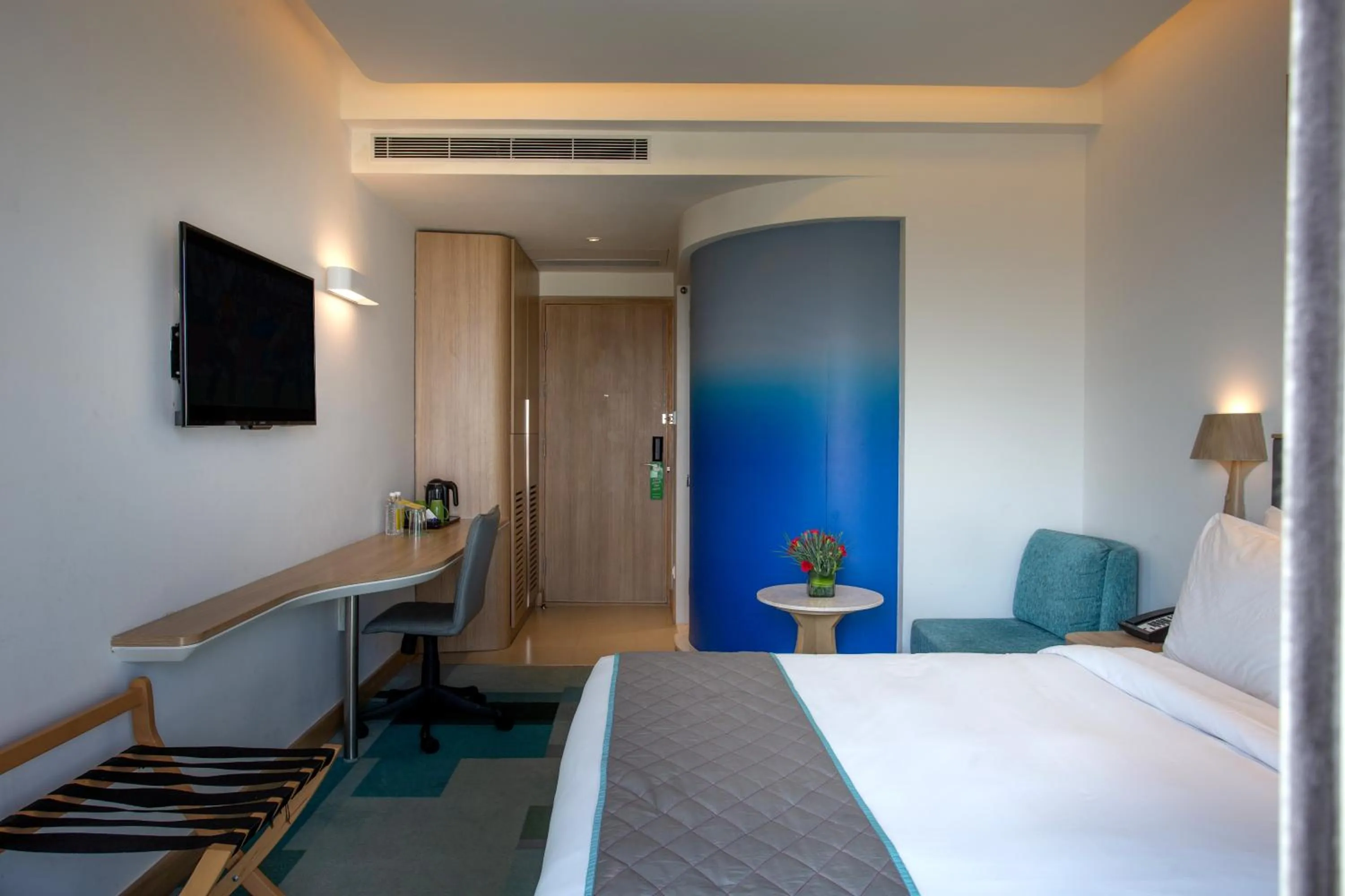 Bed in Holiday Inn Bengaluru Racecourse by IHG
