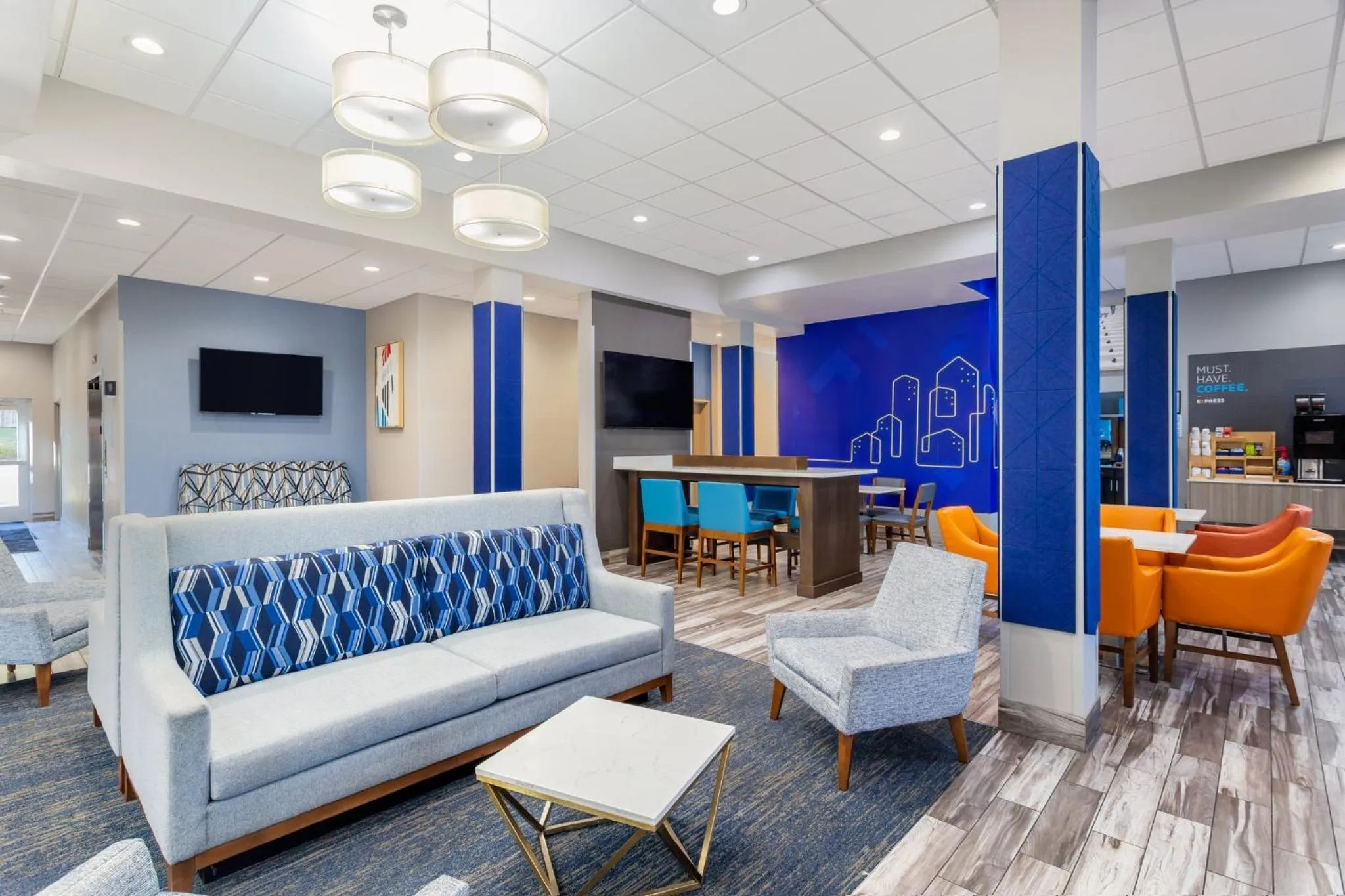 Property building in Holiday Inn Express & Suites Memphis Arpt Elvis Presley Blv by IHG