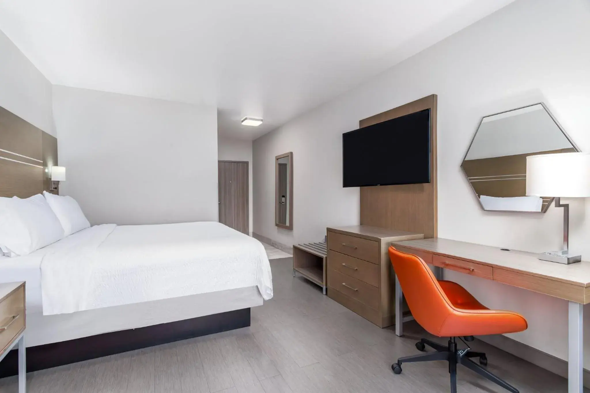 Standard Room in Holiday Inn Express & Suites Memphis Arpt Elvis Presley Blv by IHG Standard Room in Holiday Inn Express & Suites Memphis Arpt Elvis Presley Blv by IHG