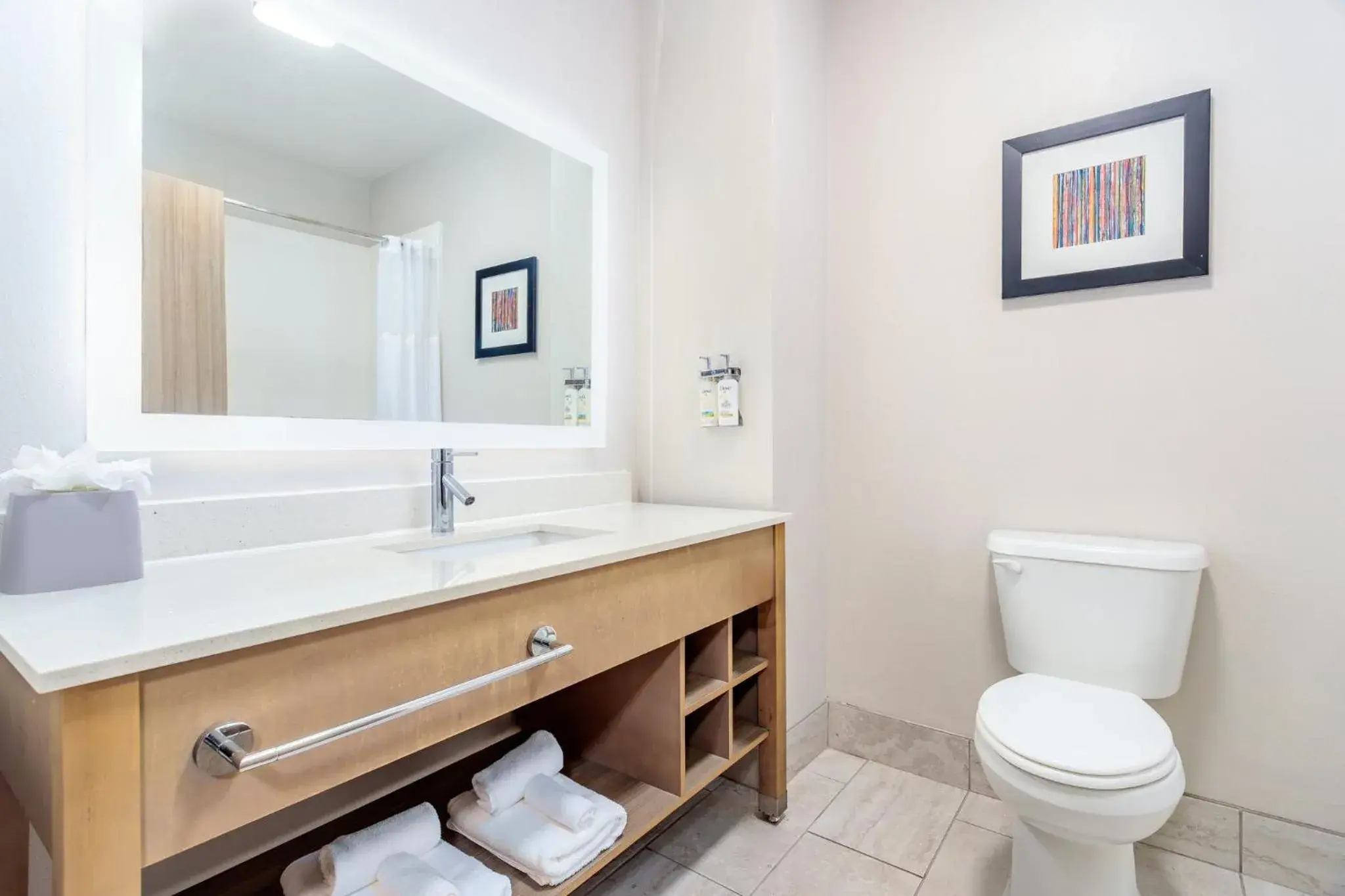 Queen Suite in Holiday Inn Express & Suites Memphis Arpt Elvis Presley Blv by IHG Queen Suite in Holiday Inn Express & Suites Memphis Arpt Elvis Presley Blv by IHG