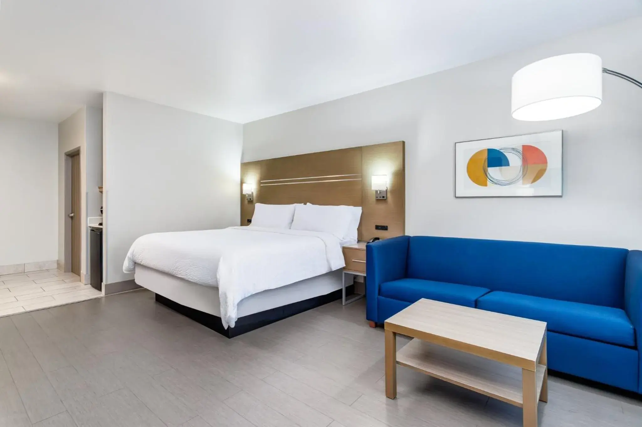 Standard King Room with Sofa Bed in Holiday Inn Express & Suites Memphis Arpt Elvis Presley Blv by IHG Standard King Room with Sofa Bed in Holiday Inn Express & Suites Memphis Arpt Elvis Presley Blv by IHG