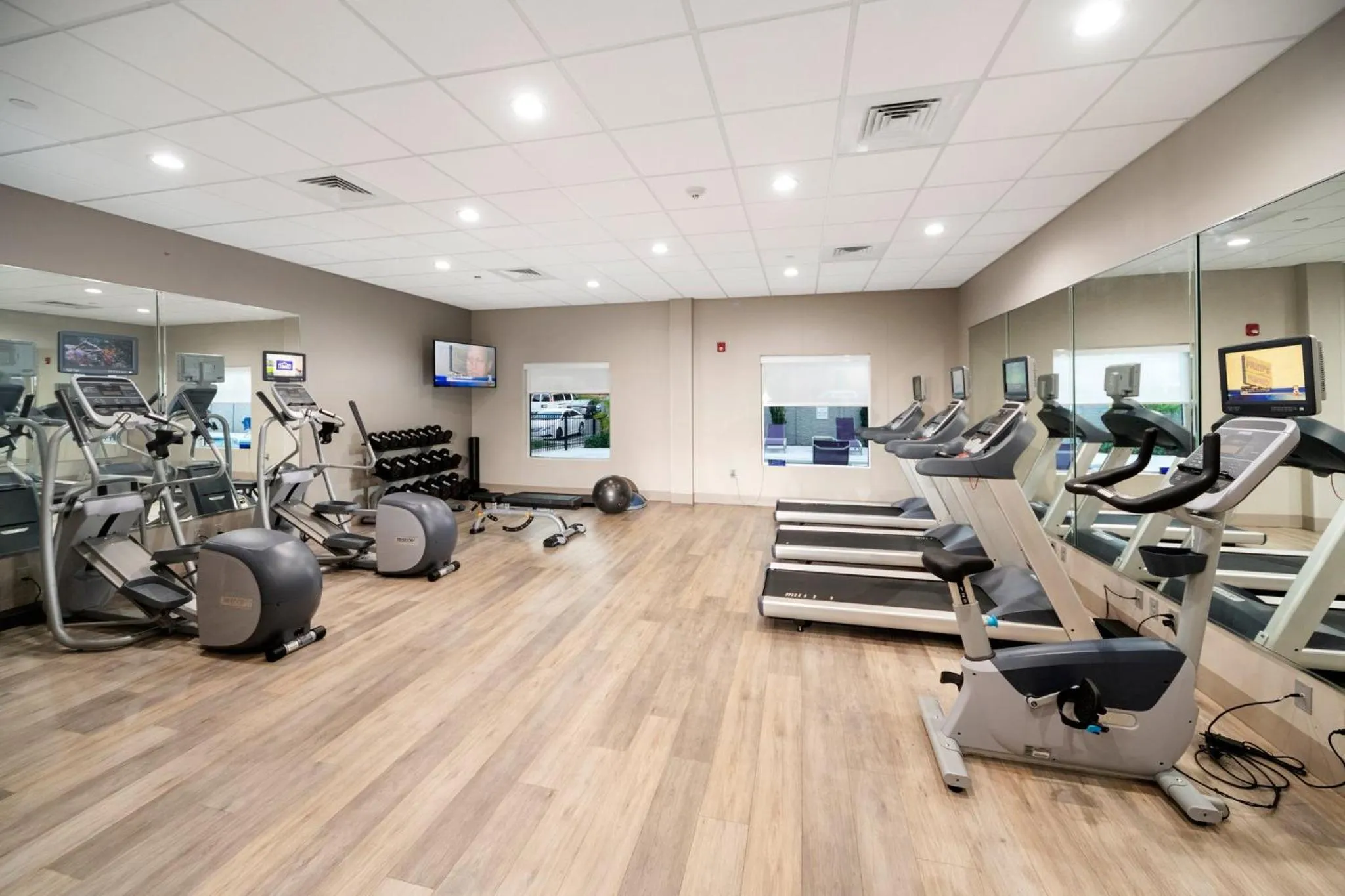 Fitness centre/facilities in Holiday Inn Express & Suites Memphis Arpt Elvis Presley Blv by IHG