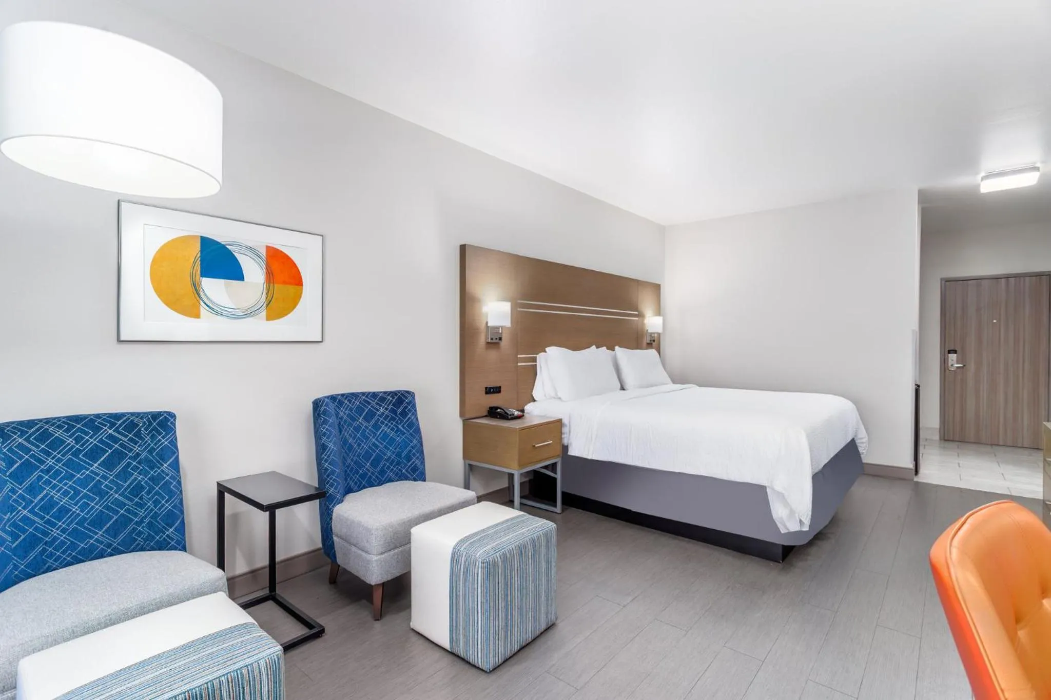 Photo of the whole room, Bed in Holiday Inn Express & Suites Memphis Arpt Elvis Presley Blv by IHG