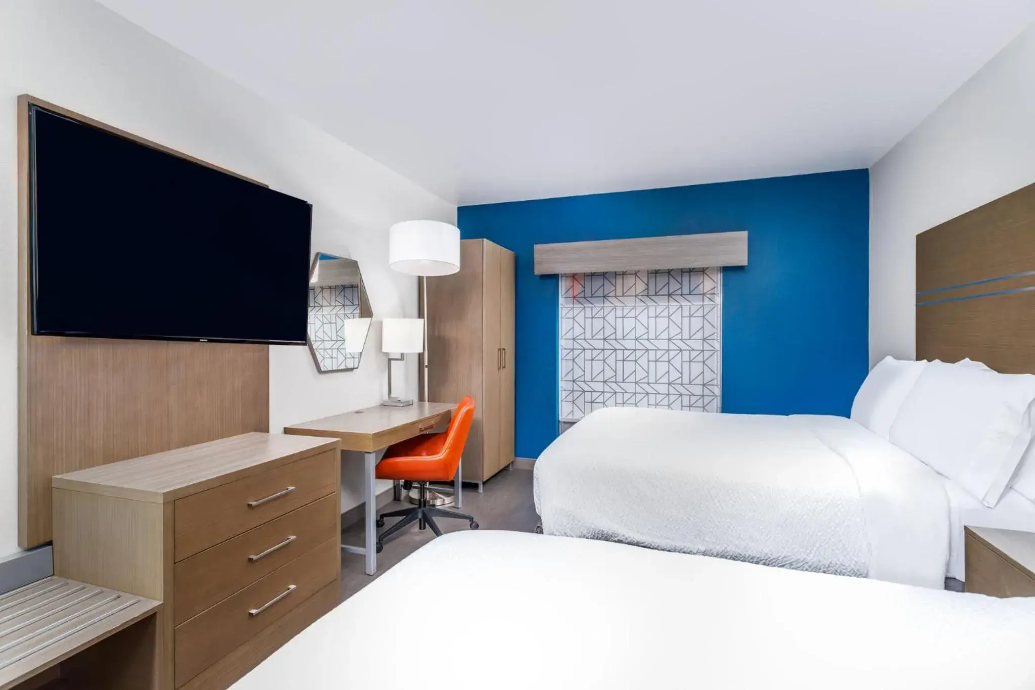 Standard Queen Room with Two Queen Beds in Holiday Inn Express & Suites Memphis Arpt Elvis Presley Blv by IHG Standard Queen Room with Two Queen Beds in Holiday Inn Express & Suites Memphis Arpt Elvis Presley Blv by IHG