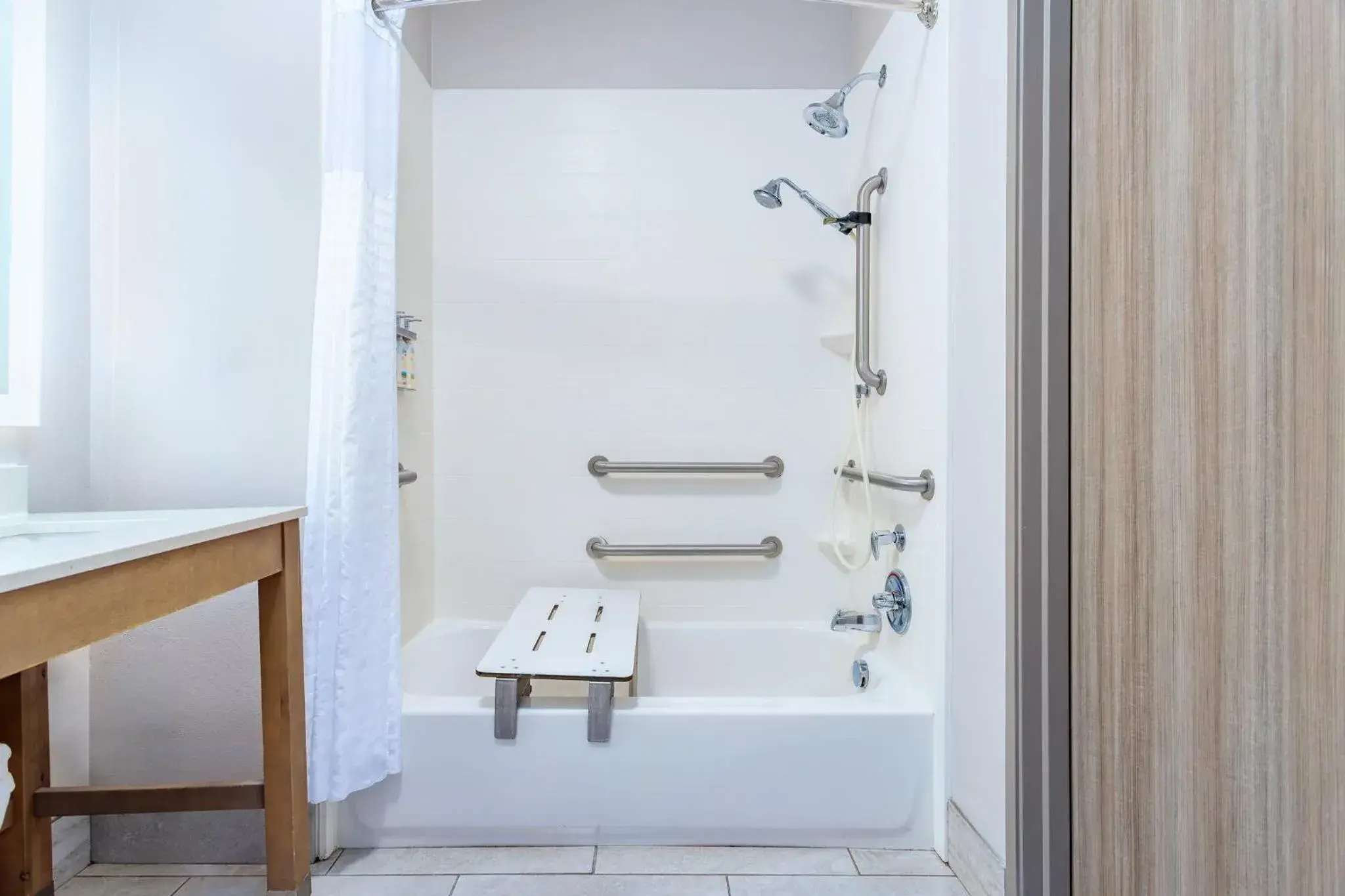 Room with Two Beds - Hearing Accessible - Non-Smoking in Holiday Inn Express & Suites Memphis Arpt Elvis Presley Blv by IHG Room with Two Beds - Hearing Accessible - Non-Smoking in Holiday Inn Express & Suites Memphis Arpt Elvis Presley Blv by IHG