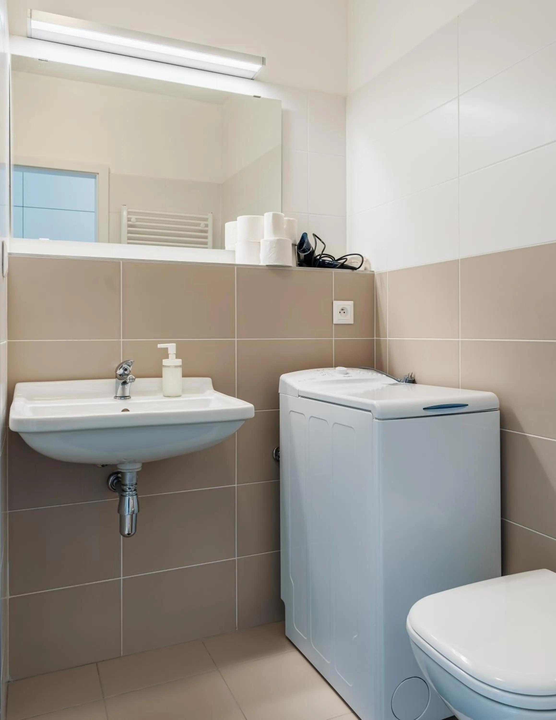 Bathroom in Apollis Business&Budget by Ambiente