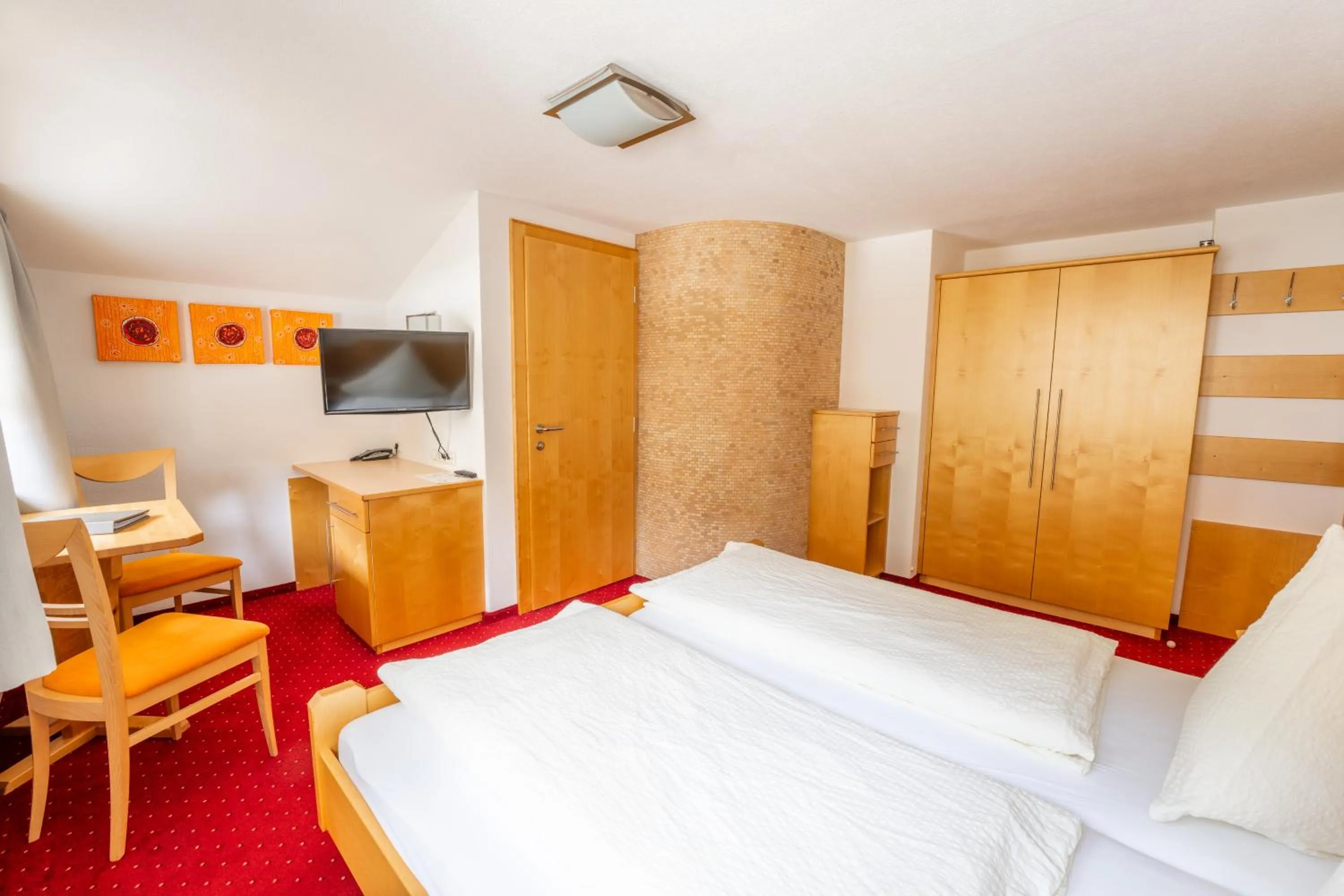 Photo of the whole room in Hotel Garni Krumbach