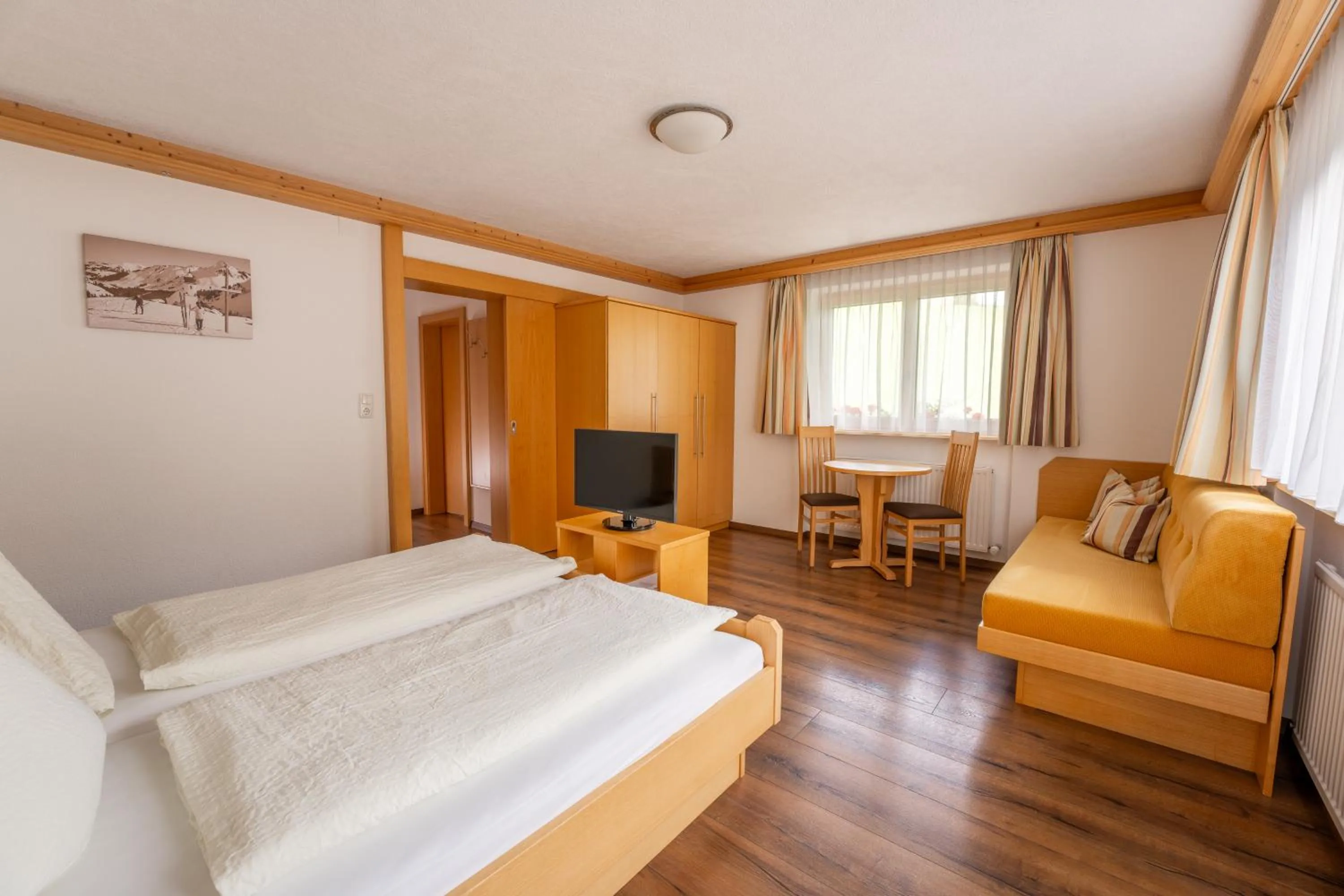 Photo of the whole room in Hotel Garni Krumbach