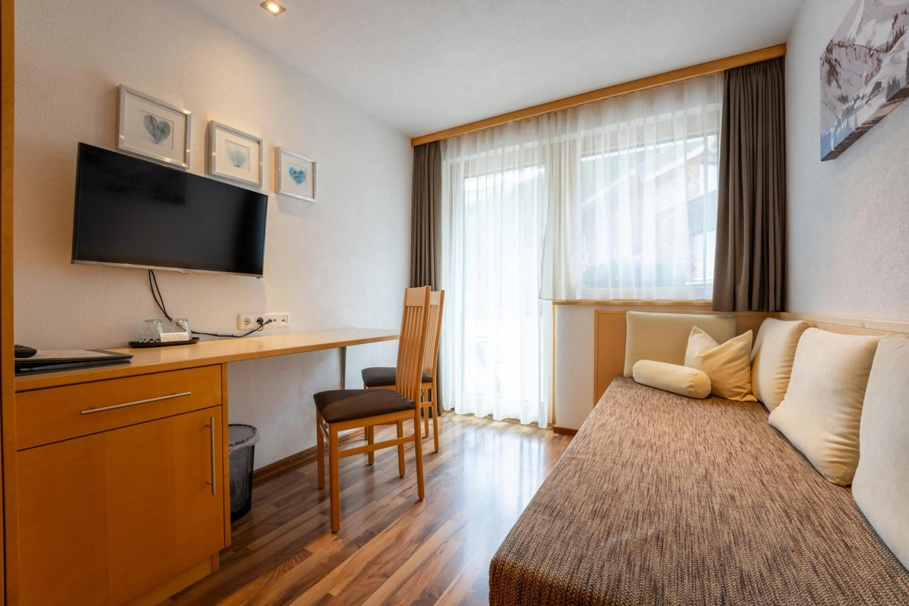 TV and multimedia, Bed in Hotel Garni Krumbach